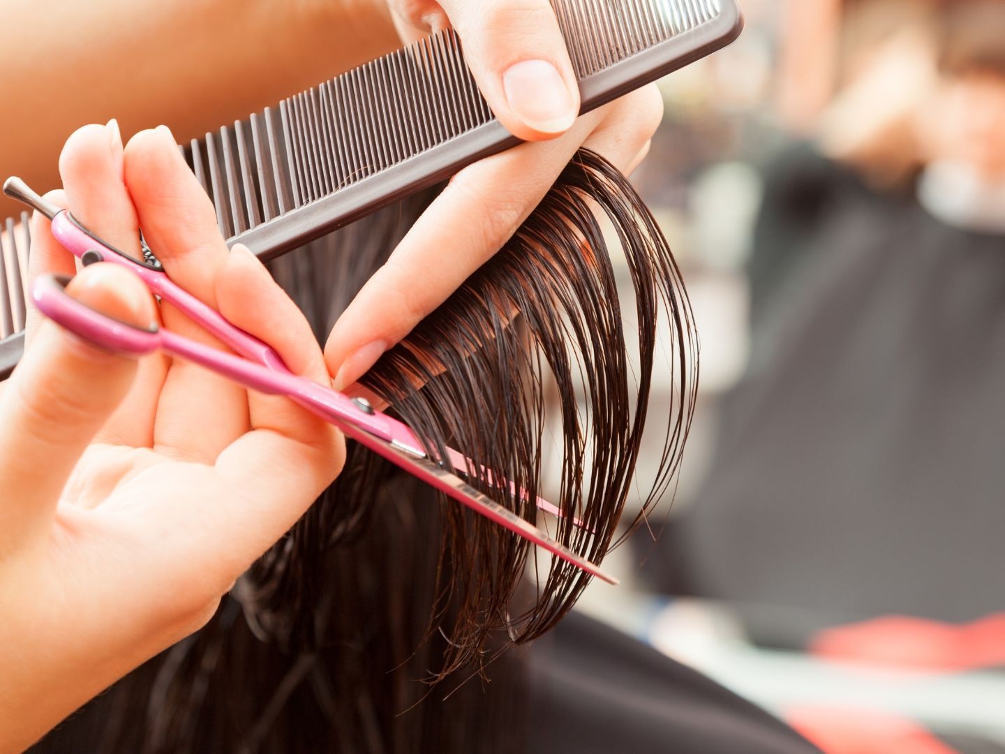 Der Frisuren-Trend "Ghost Layers" soll Volumen in die Haare zaubern, ohne Länge einzubüßen.