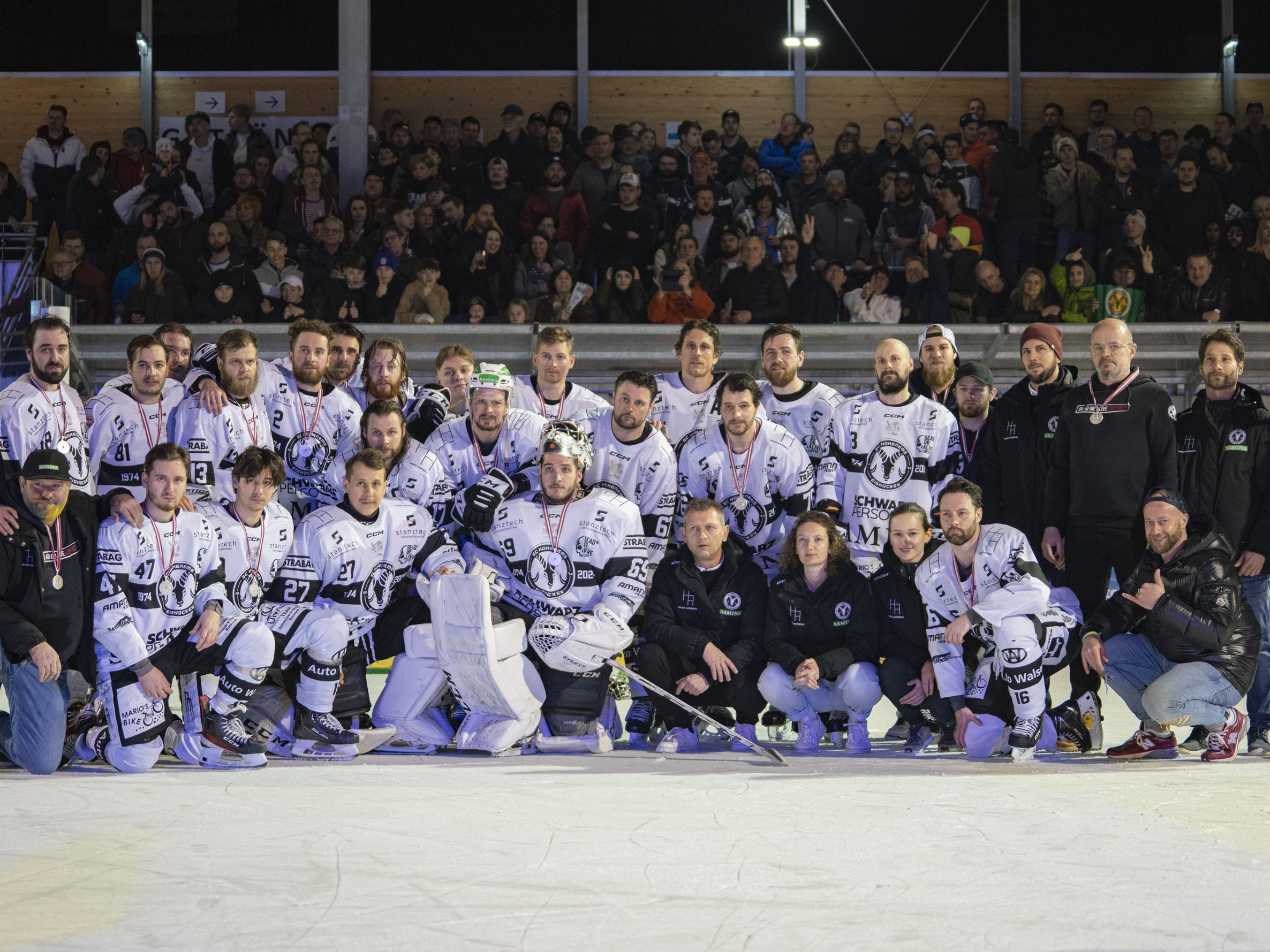 Der SC SAMINA Hoheems sicherte sich am Ende den Vize-Meistertitel in der Ö-Eishockeyliga Der SC SAMINA Hoheems sicherte sich am Ende den Vize-Meistertitel in der Ö-Eishockeyliga