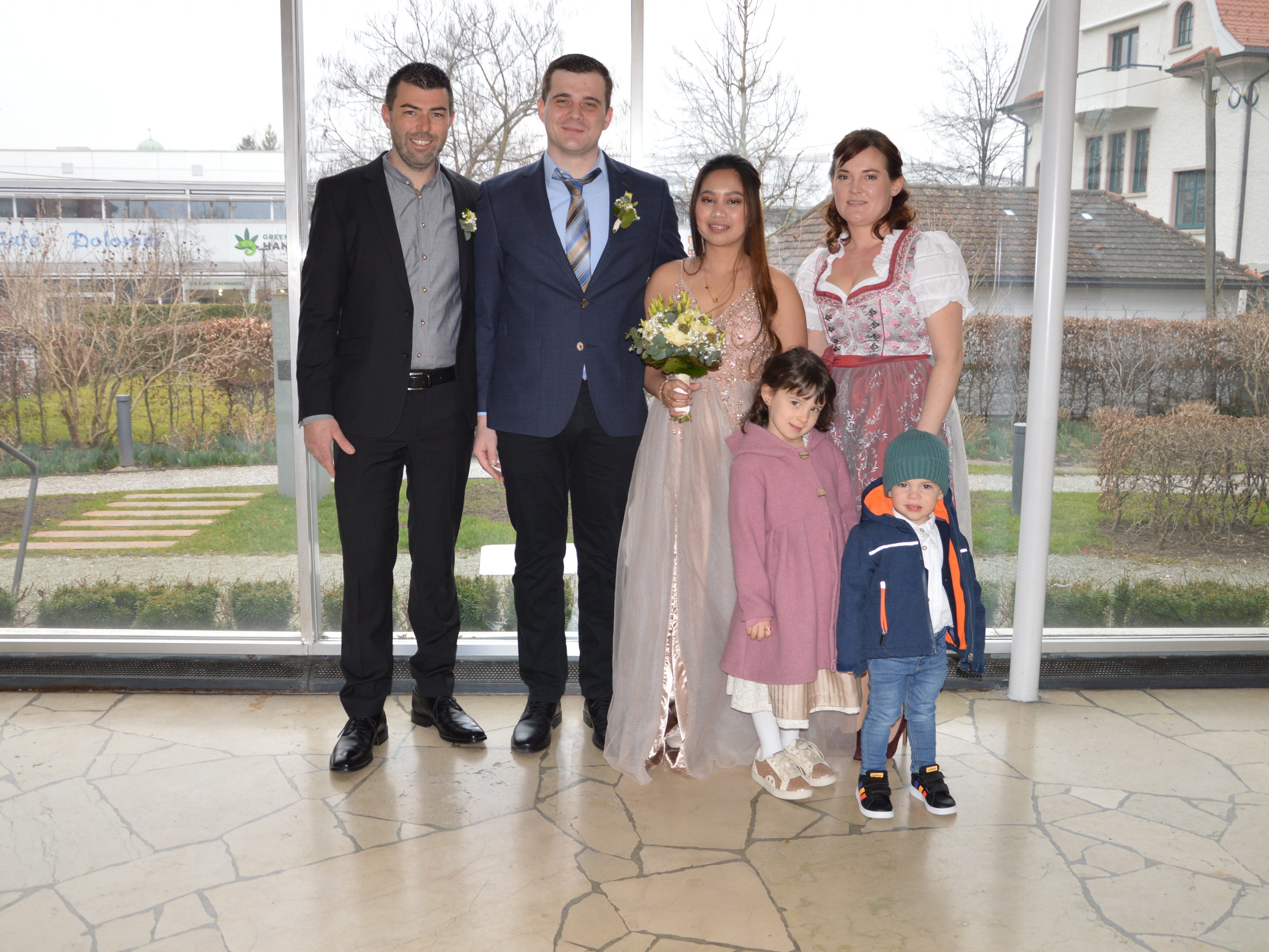 Rose Anne Alvior und Matthias Werle feierten ihre standesamtliche Trauung Rose Anne Alvior und Matthias Werle feierten ihre standesamtliche Trauung