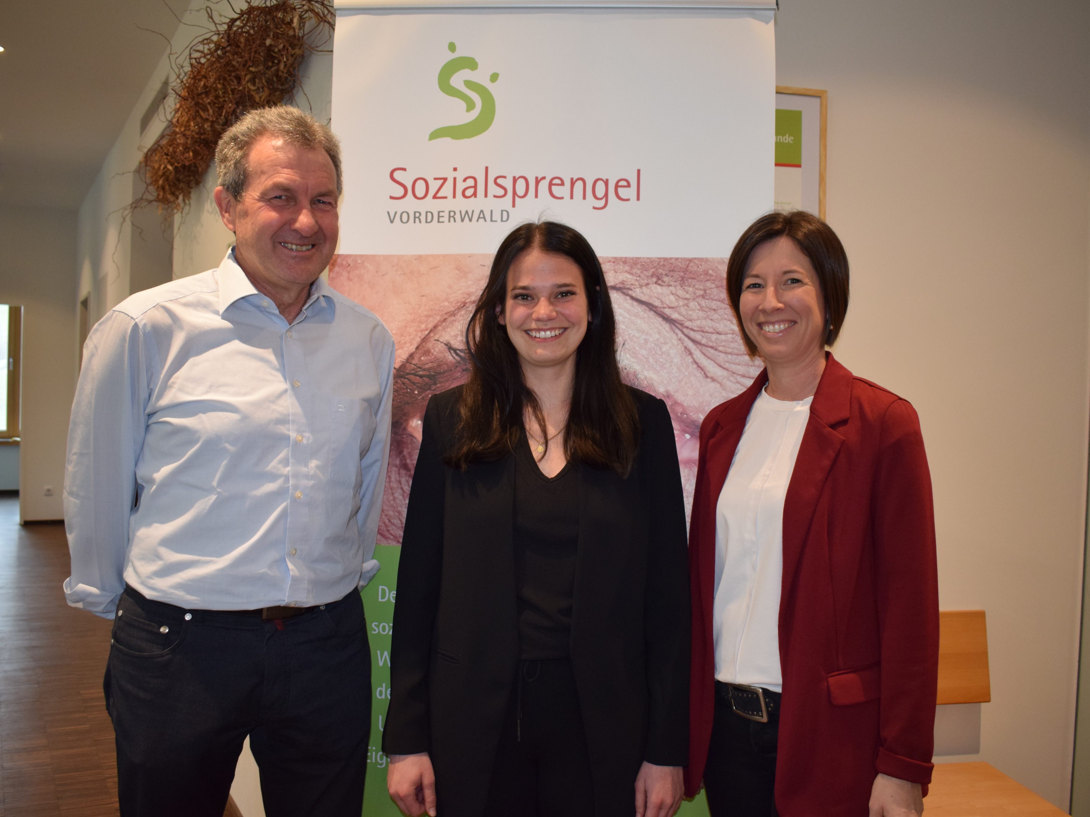 Obmann Gebhard Bechter, Geschäftsführerin Laura Bereuter und Tanja Mairhofer (Verwaltungsassistenz). Obmann Gebhard Bechter, Geschäftsführerin Laura Bereuter und Tanja Mairhofer (Verwaltungsassistenz).