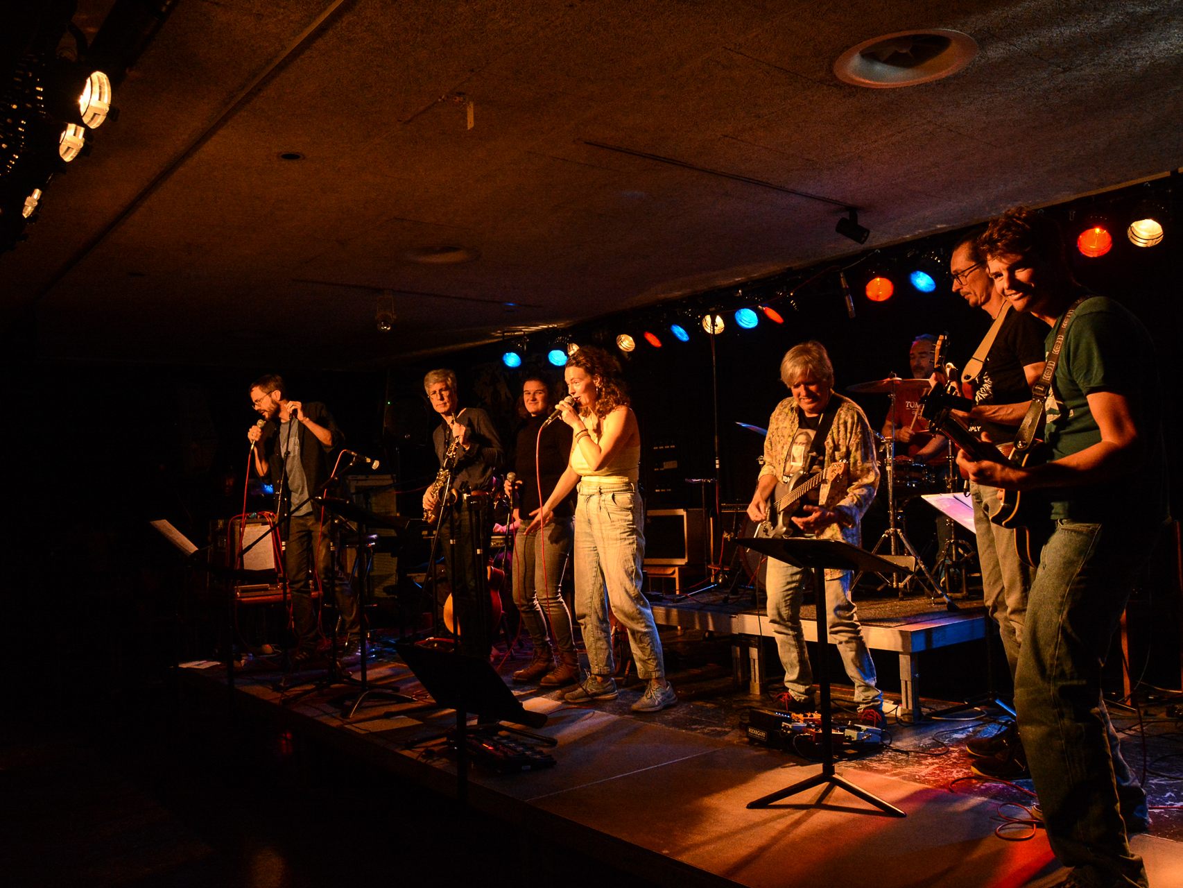 Richtige coole Groves hörten die Kinder und Jugendlichen beim Live-Konzert der Musikschullehrer des Jazzseminars. Richtige coole Groves hörten die Kinder und Jugendlichen beim Live-Konzert der Musikschullehrer des Jazzseminars.