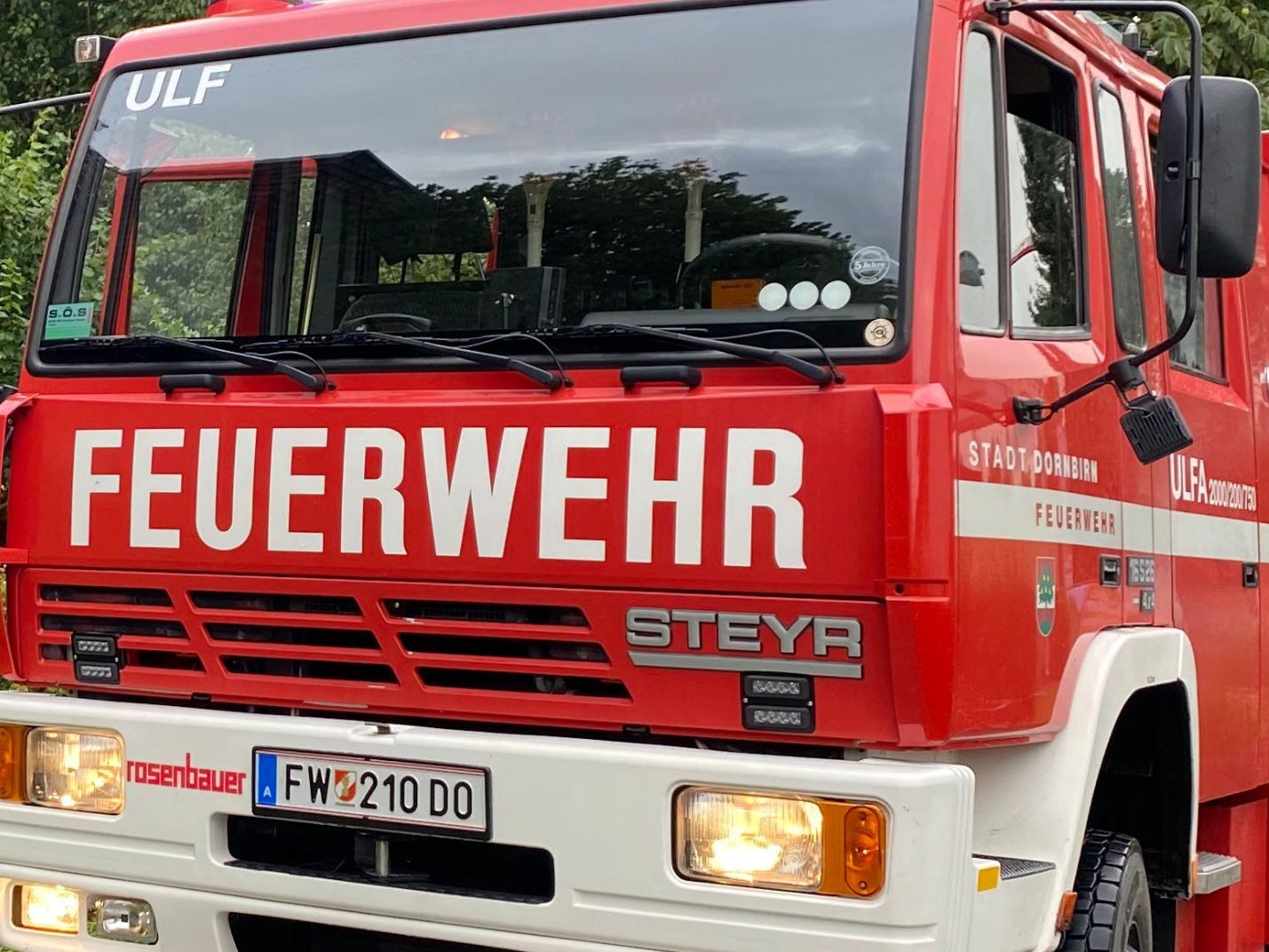 Die Feuerwehr musste ausrücken um den Brand zu löschen. Die Feuerwehr musste ausrücken um den Brand zu löschen.