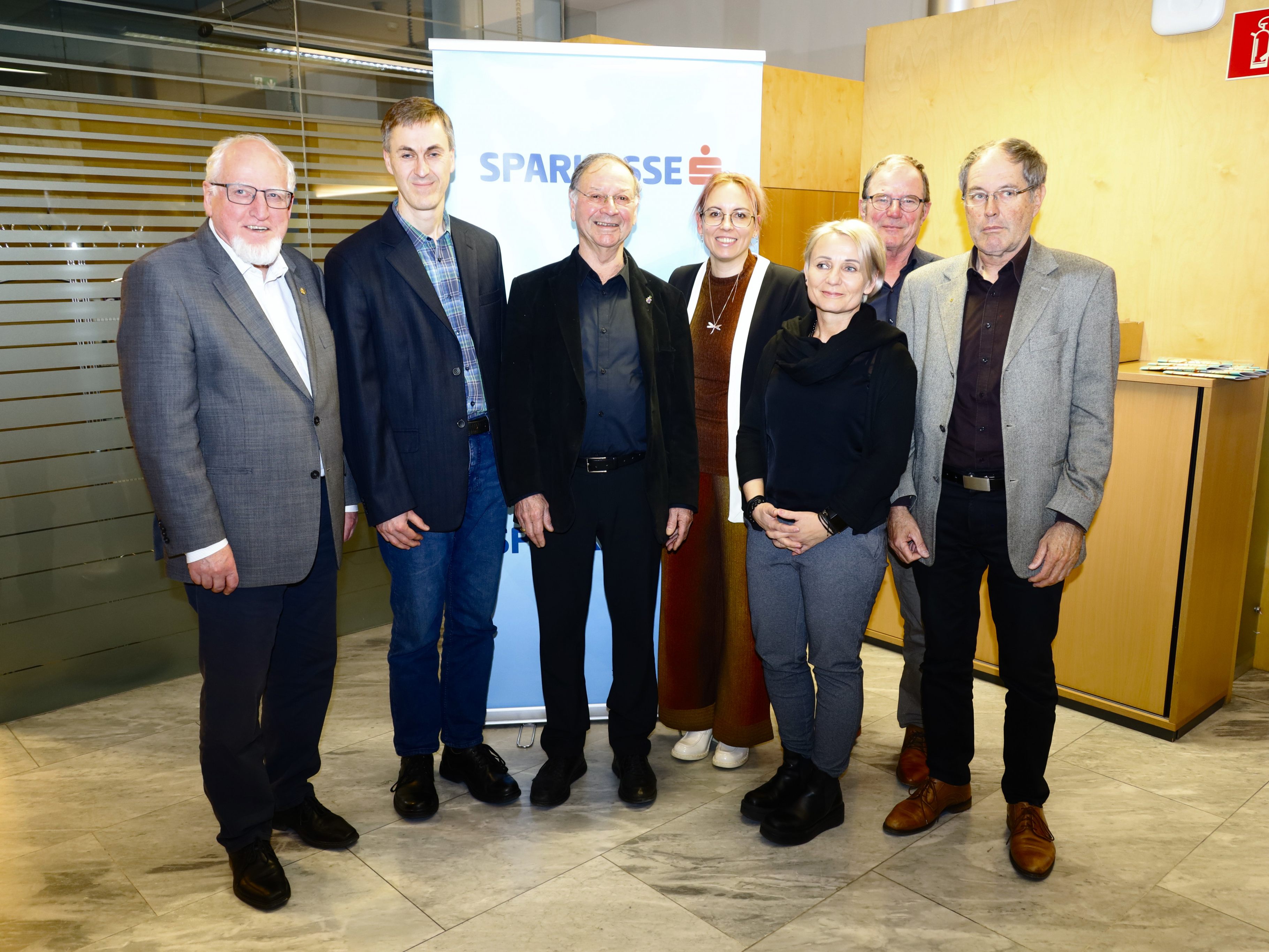 Vorstand 2023: Natur und Umwelt Richard Werner und Markus Stolze, Obmann Albert Ruetz, Stellv. Obfrau Simone Drechsel, Silvia Mayer, GF Hermann Amann, Finanzreferent Heinz Menke. Vorstand 2023: Natur und Umwelt Richard Werner und Markus Stolze, Obmann Albert Ruetz, Stellv. Obfrau Simone Drechsel, Silvia Mayer, GF Hermann Amann, Finanzreferent Heinz Menke.