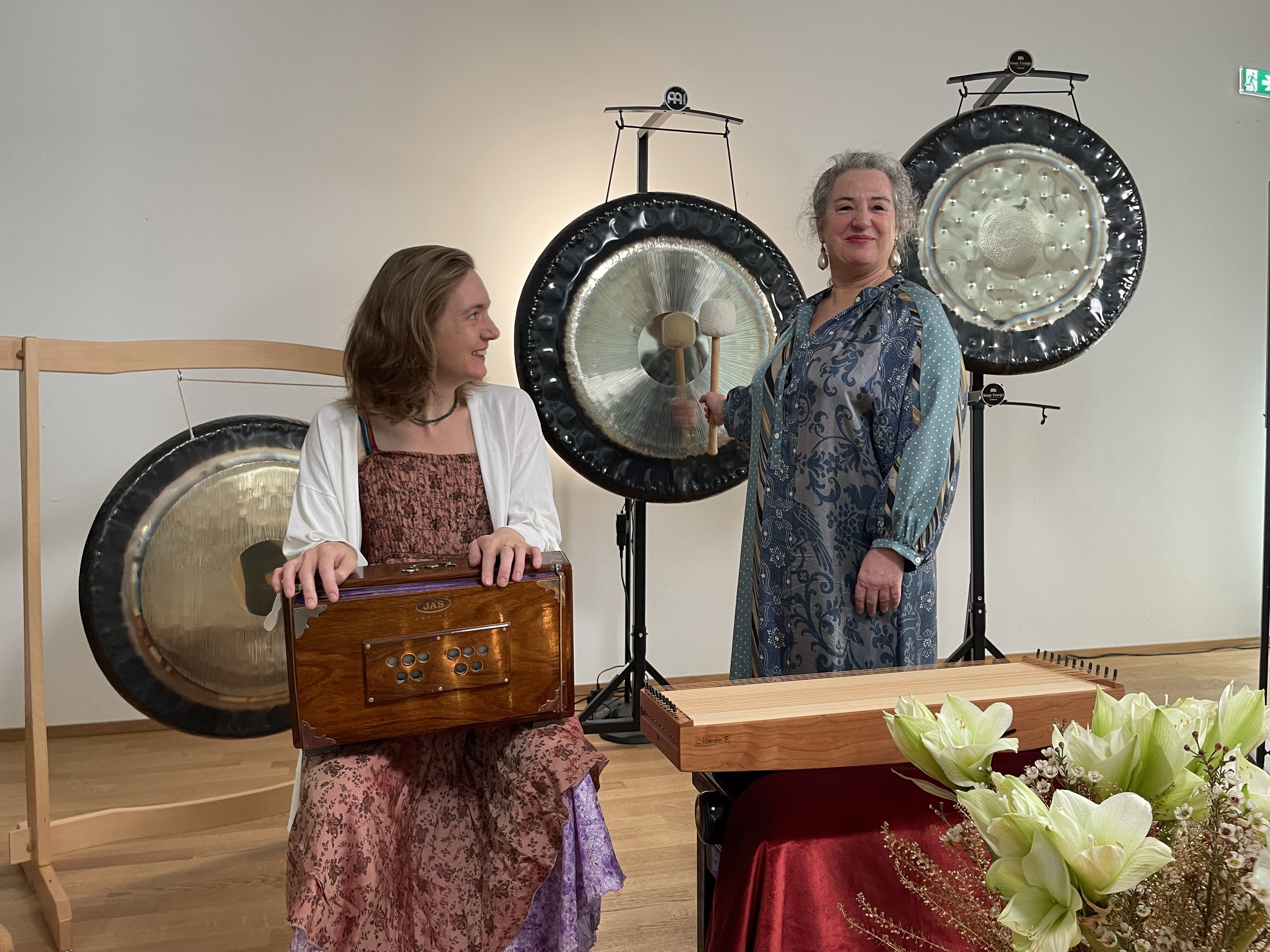 Karin Amann und Sophie Sigel freuen sich auf eine spannende Klangnacht. Karin Amann und Sophie Sigel freuen sich auf eine spannende Klangnacht.