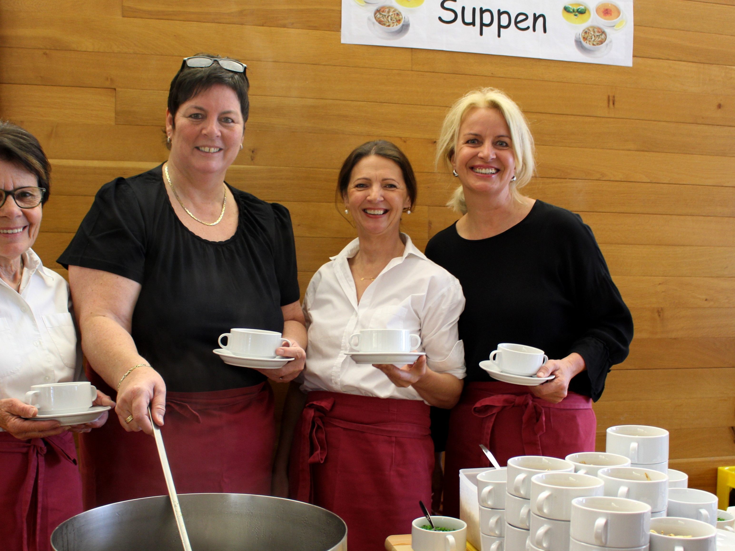 „Teilen macht stark“ heißt es beim traditionellen Suppentag des Missionskreises der Pfarre und der Arbeitsgemeinschaft Katholischer Soldaten am Palmsonntag von 10 bis 14 Uhr im Lochauer Pfarrheim.