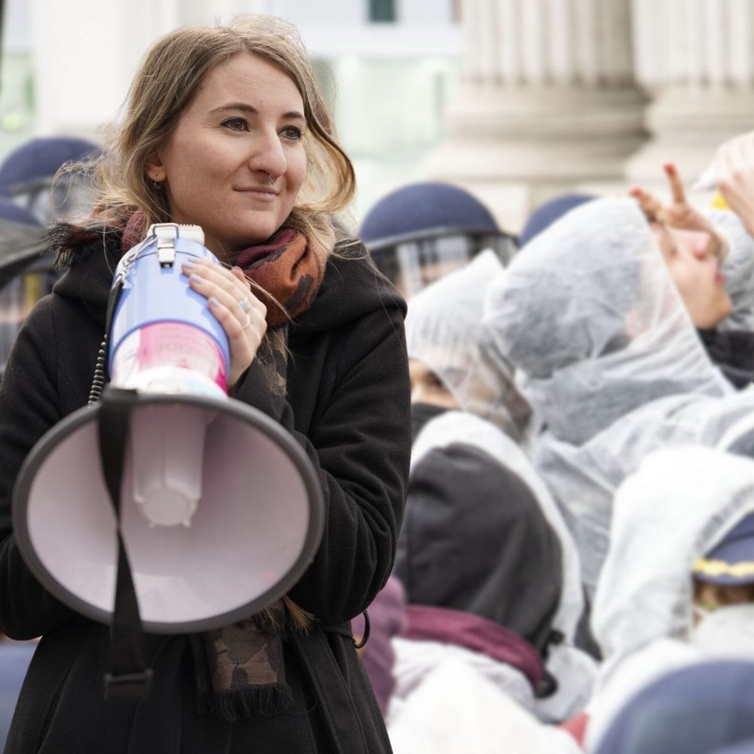 Marina Hagen-Canaval kritisiert den übertriebenen Einsatz der Polizei während der Proteste in Wien.