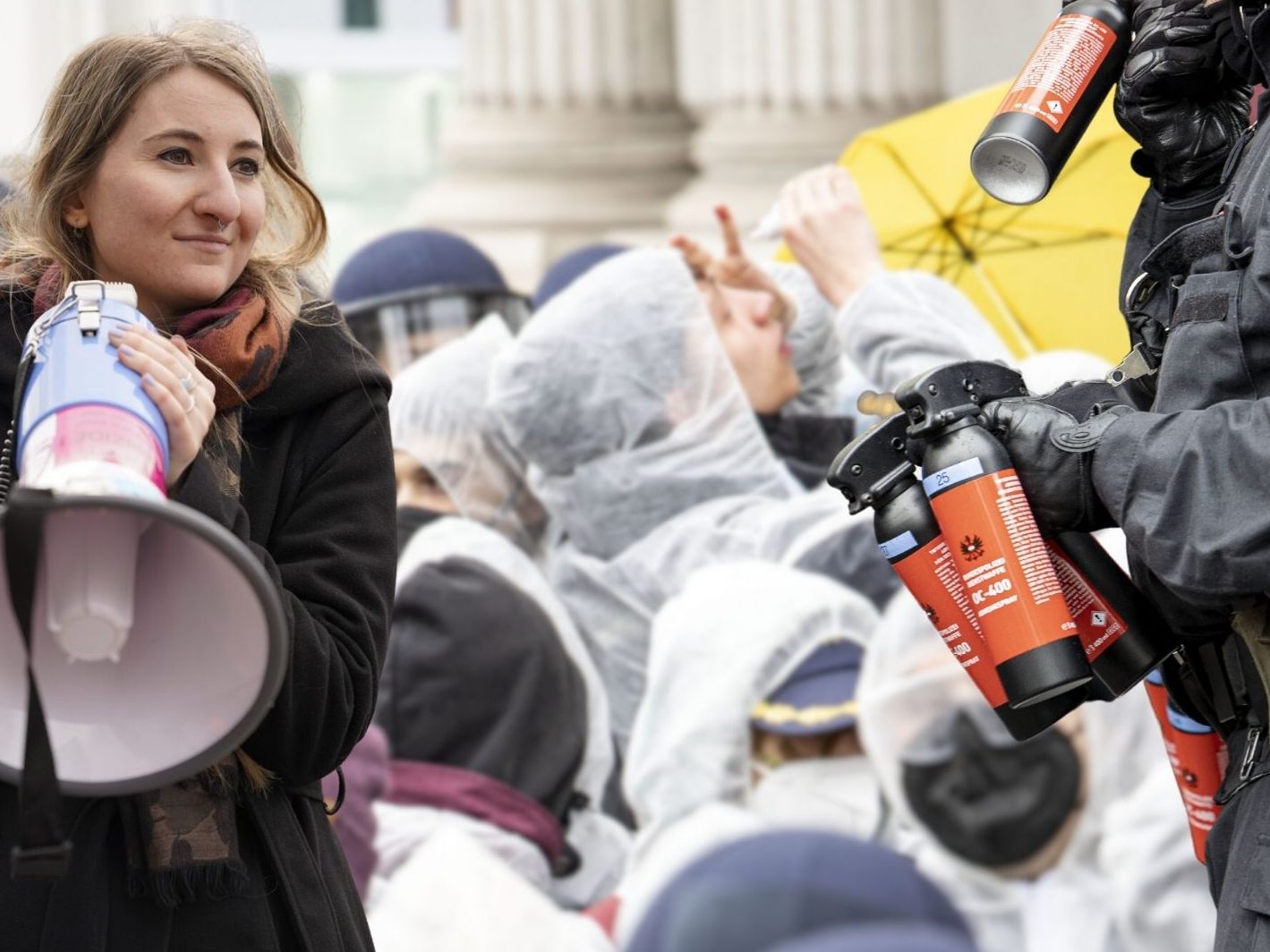 Marina Hagen-Canaval kritisiert den übertriebenen Einsatz der Polizei während der Proteste in Wien.