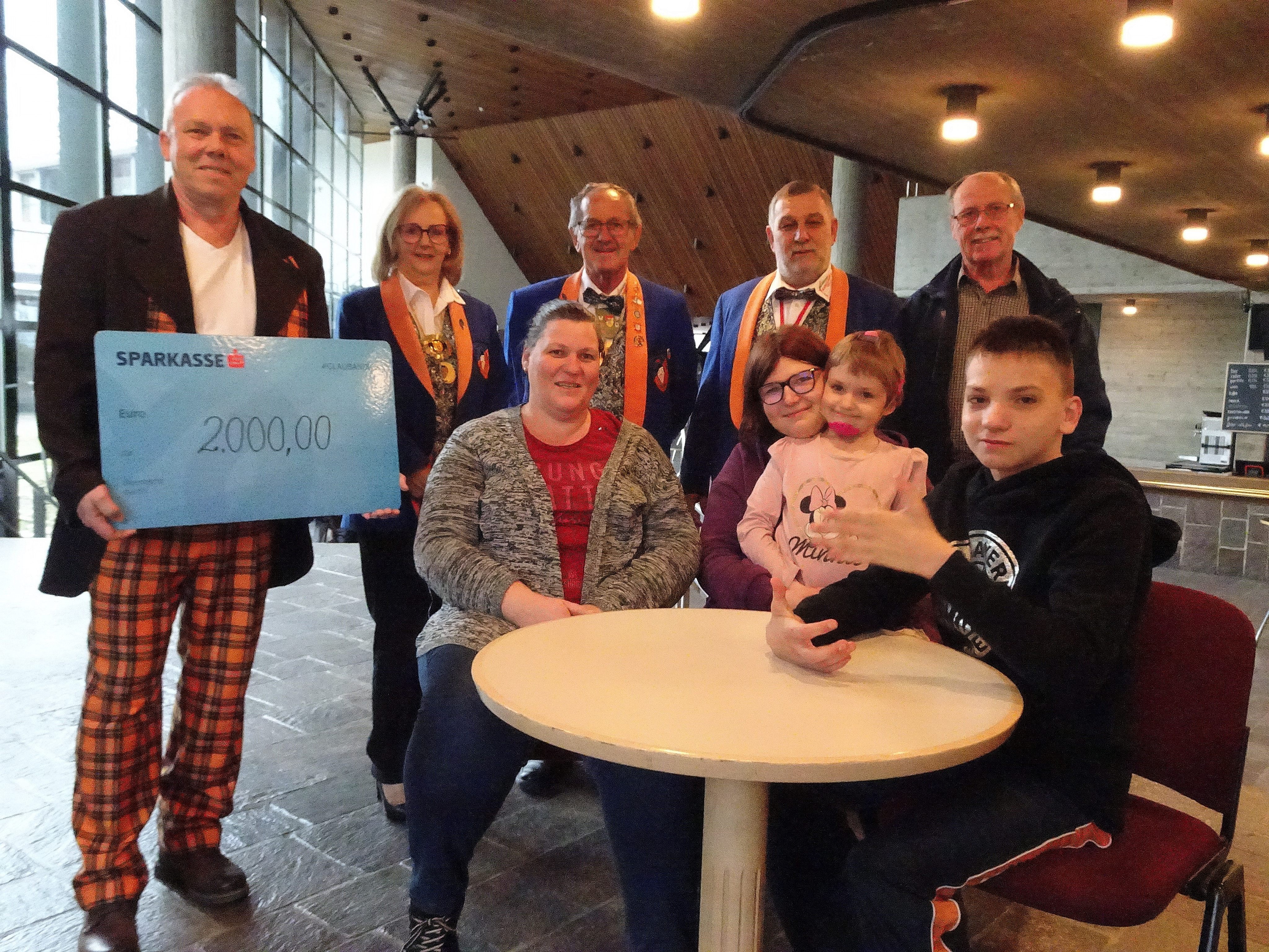 Martina, Miriam, Santino und Melissa Weinhandl freuten sich über die großzügige Unterstützung der Dornbirner Fasnatzunft. Martina, Miriam, Santino und Melissa Weinhandl freuten sich über die großzügige Unterstützung der Dornbirner Fasnatzunft.