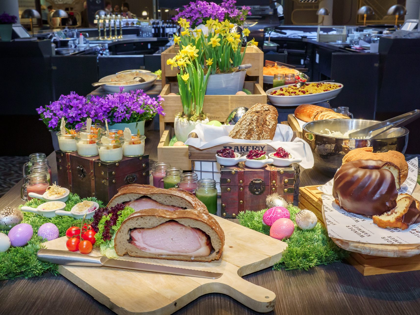 Am Ostersonntag kann man "EGG-szelente Ostern“ im Renaissance Wien Hotel feiern.