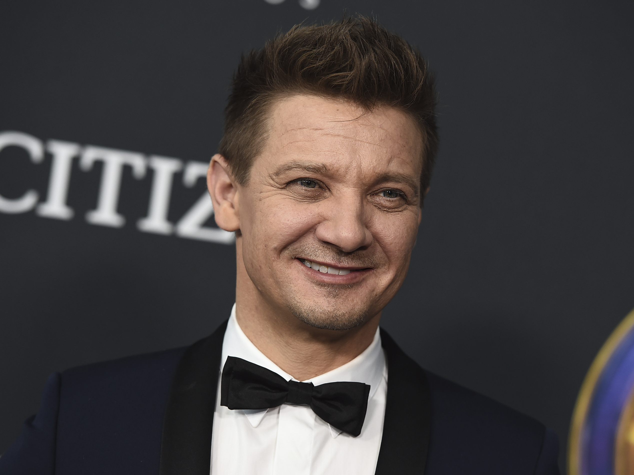Jeremy Renner ist nach seinem Unfall auf dem Weg der Besserung. Jeremy Renner ist nach seinem Unfall auf dem Weg der Besserung.