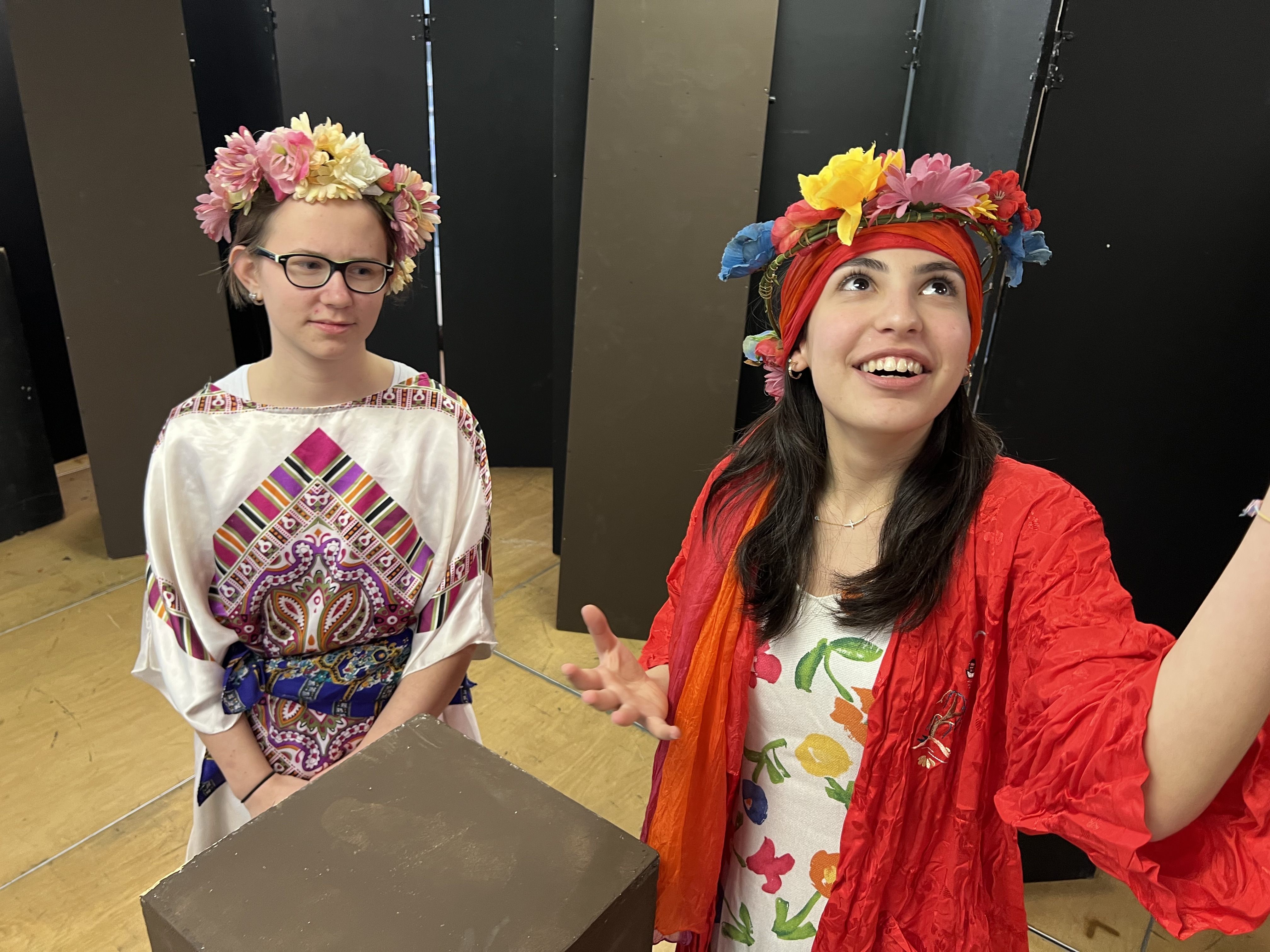Die jugendlichen Schauspielerinnen und Schauspieler haben sich intensiv auf die Vorstellungen vorbereitet. Die jugendlichen Schauspielerinnen und Schauspieler haben sich intensiv auf die Vorstellungen vorbereitet.