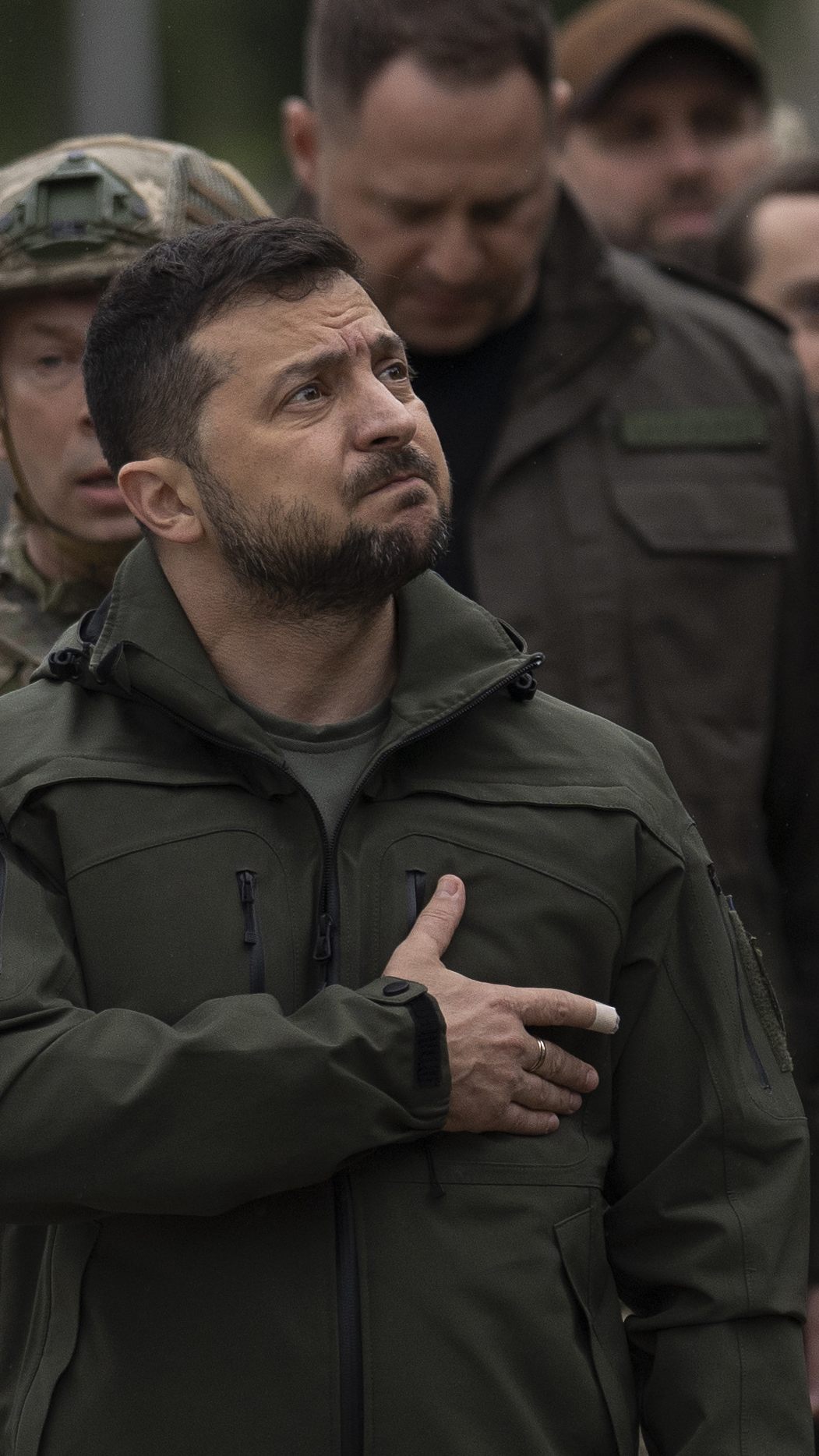 Wolodymyr Selenskyj besucht regelmäßig seine Truppen.