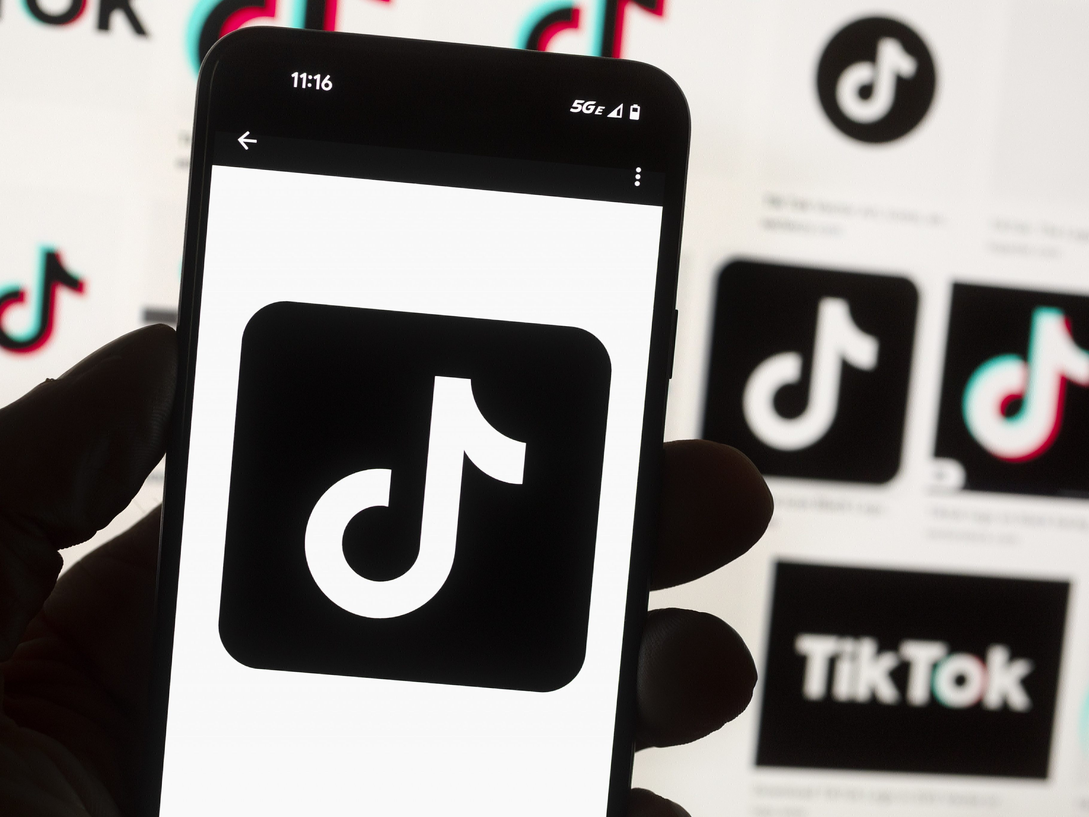 Ein generelles TikTok-Verbot in westlichen Ländern wird diskutiert. Ein generelles TikTok-Verbot in westlichen Ländern wird diskutiert.