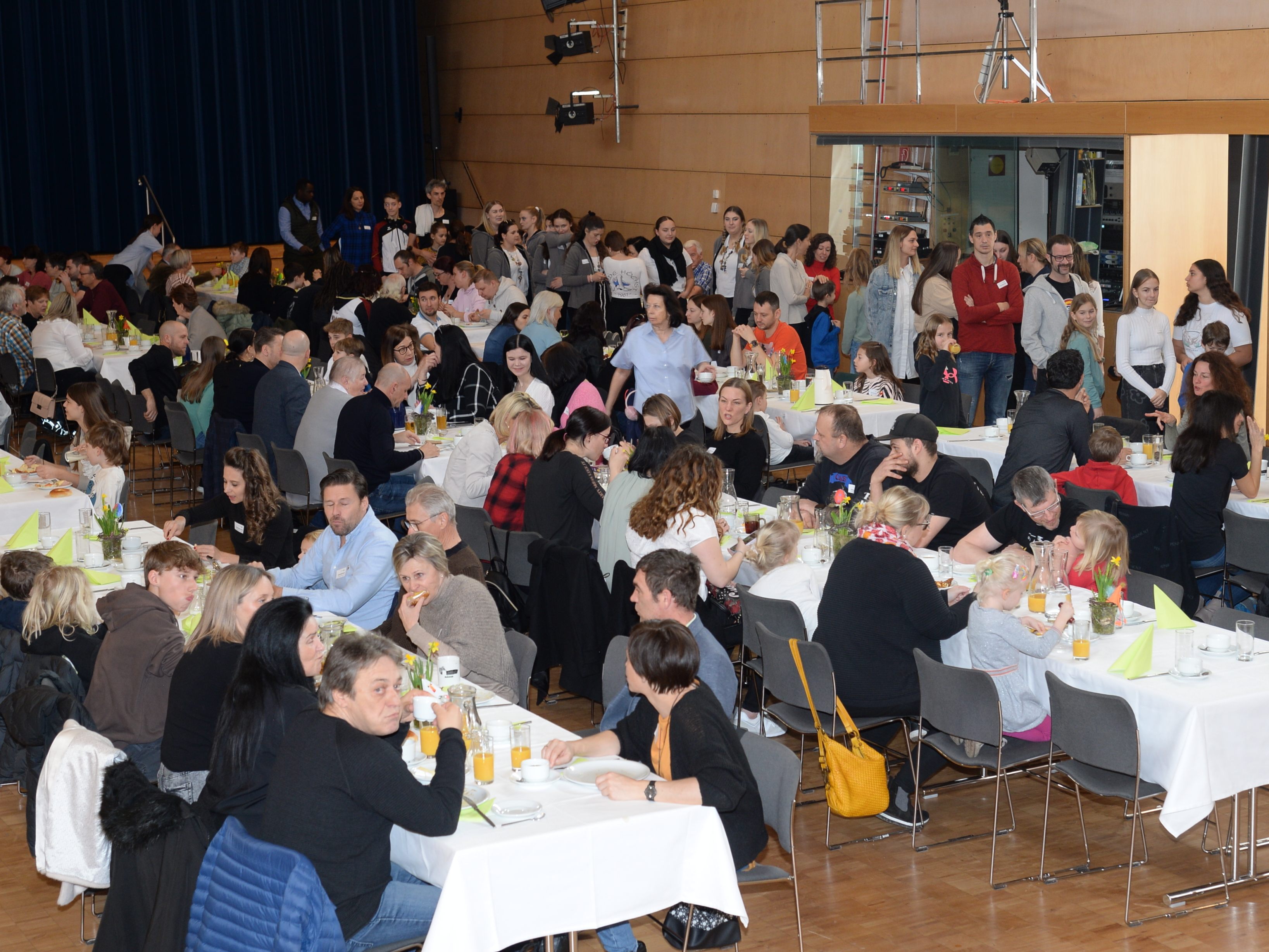 Der J.J.Ender-Saal in Mäder lud am vergangenen Wochenende zum diesjährigen Vereinsbrunch