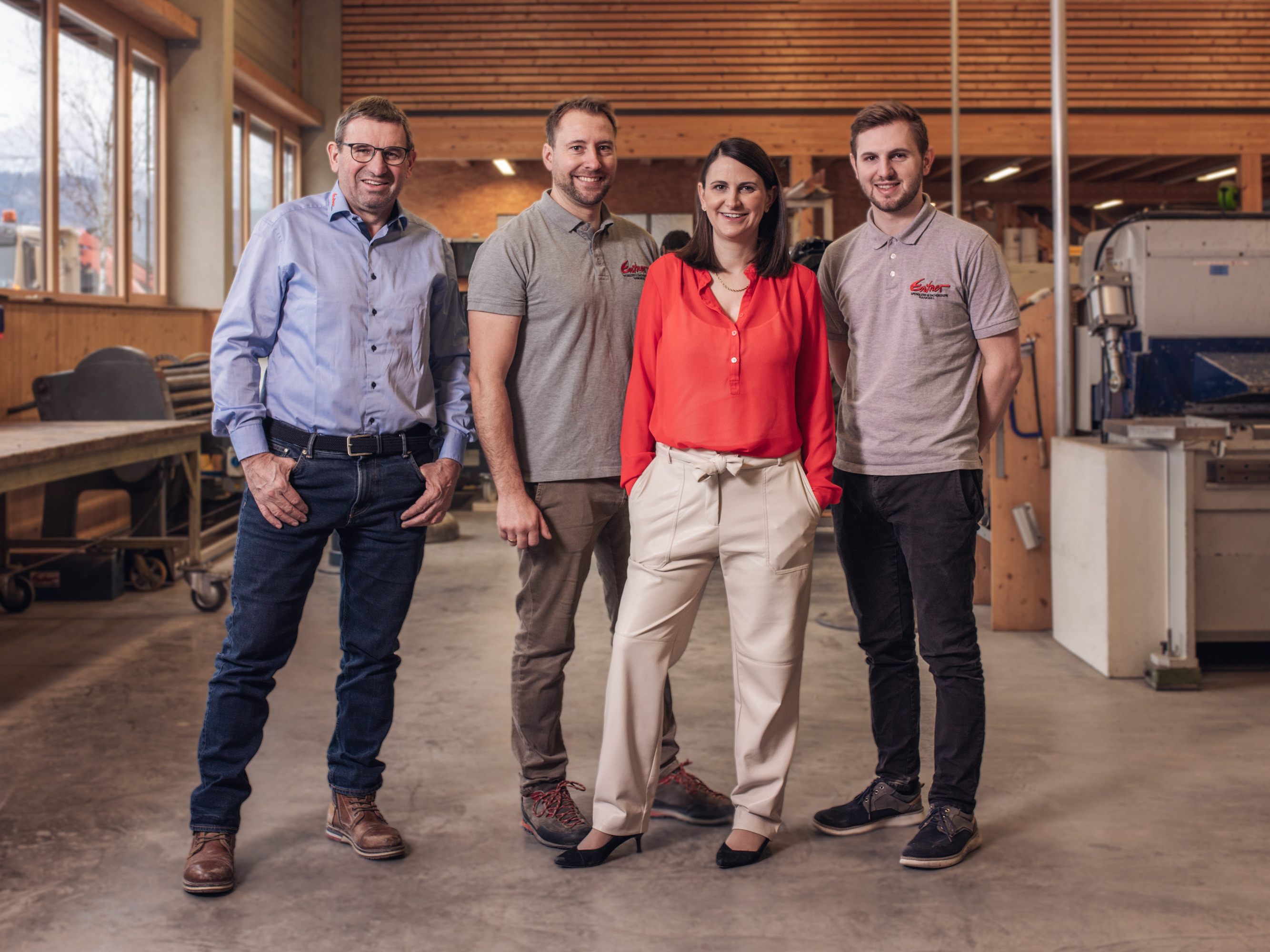Alt-Geschäftsführer Joachim Entner mit dem neuen Führungstrio Elias Entner, Jasmin Entner und Alexander Entner. Alt-Geschäftsführer Joachim Entner mit dem neuen Führungstrio Elias Entner, Jasmin Entner und Alexander Entner.