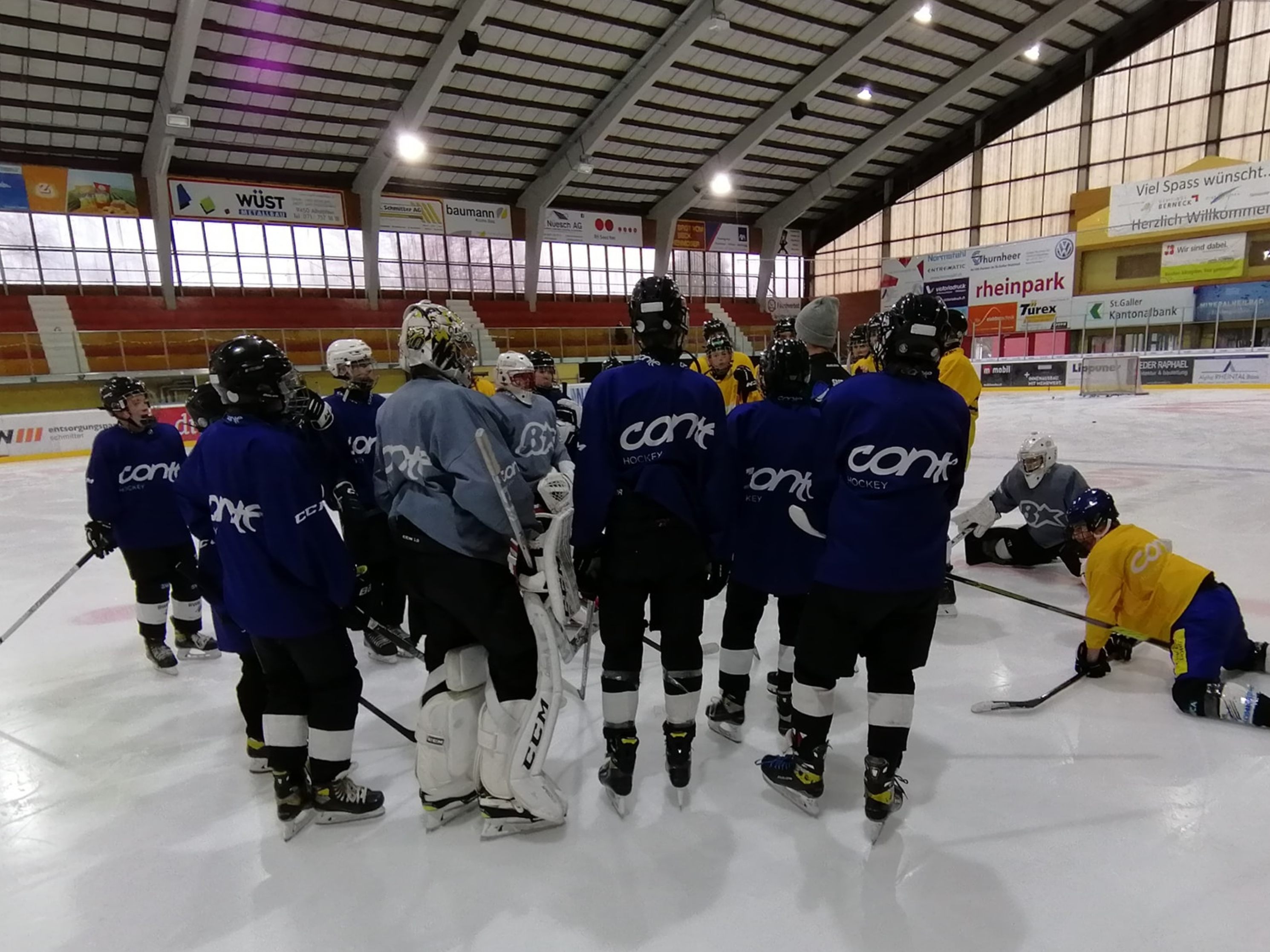 Auch für das U15-Team der Rheintal-Bulldogs endete mit dem letzten Eistraining die laufende Saison Auch für das U15-Team der Rheintal-Bulldogs endete mit dem letzten Eistraining die laufende Saison