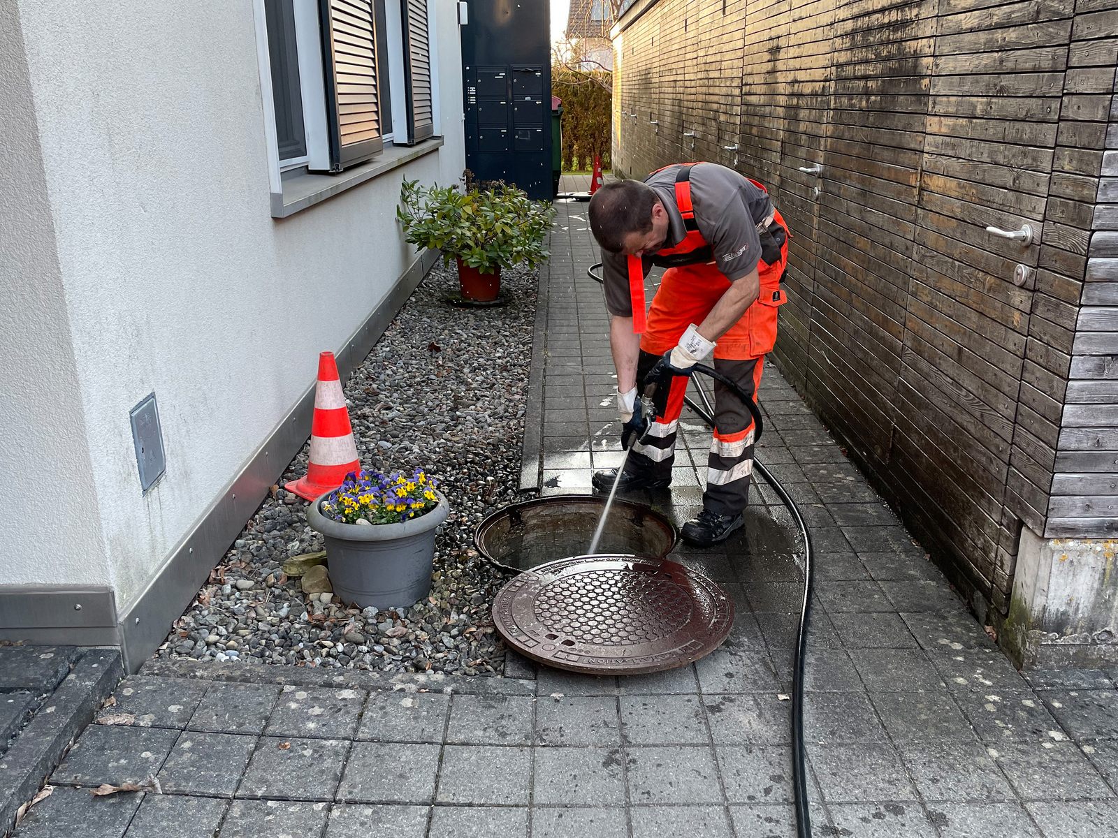 Mitte März haben die Arbeiten an den Kanälen in Haselstauden begonnen. Sie werden bis Ende August andauern. Mitte März haben die Arbeiten an den Kanälen in Haselstauden begonnen. Sie werden bis Ende August andauern.