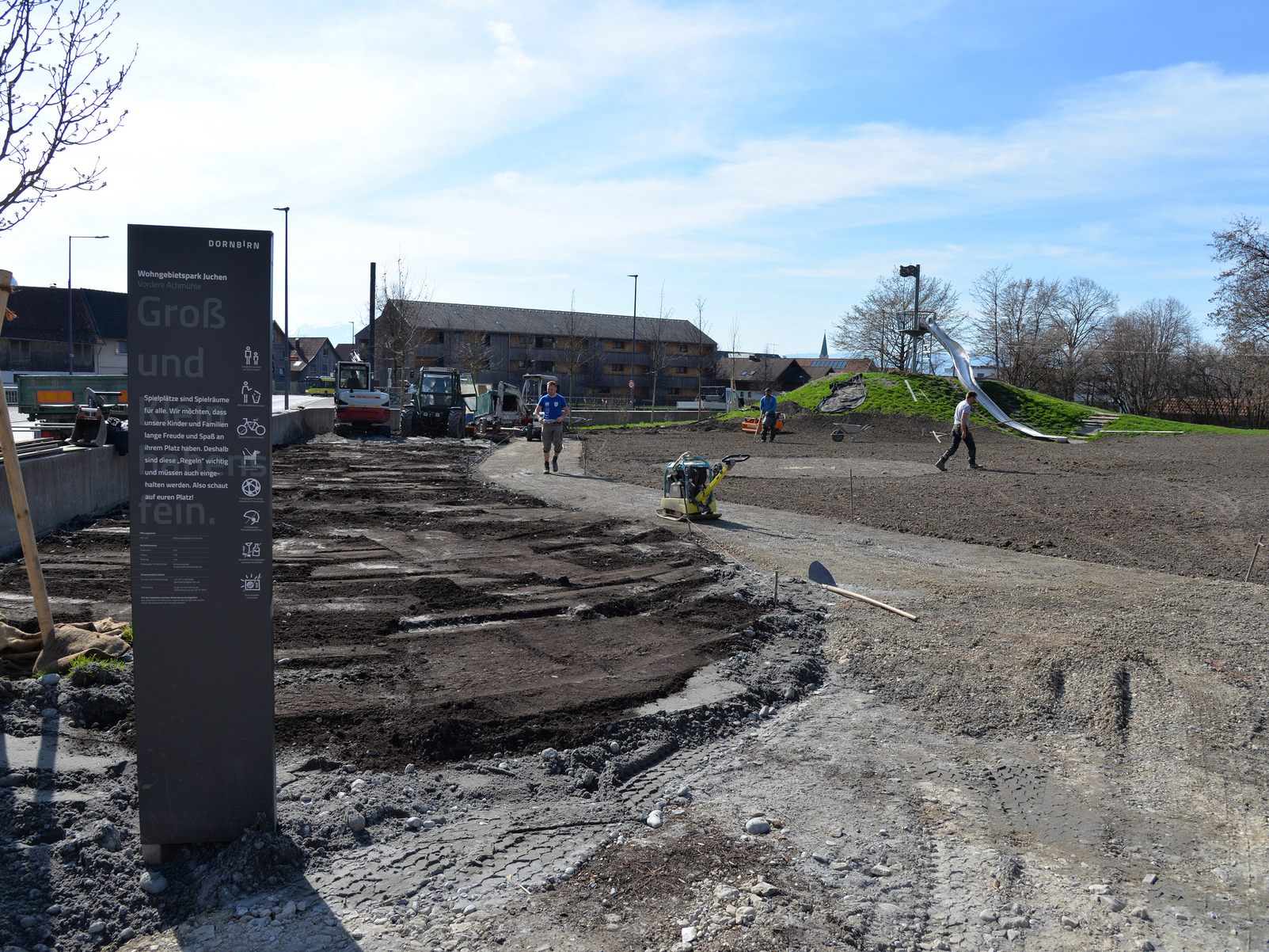 Die Arbeiten am Spielplatz schreiten voran. Die Arbeiten am Spielplatz schreiten voran.