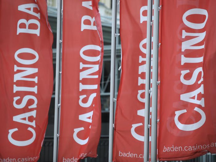 Ein Ex-Mitarbeiter der Casinos Austria klagt seinen ehemaligen Arbeitgeber. Ein Ex-Mitarbeiter der Casinos Austria klagt seinen ehemaligen Arbeitgeber.