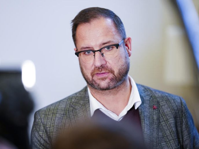 Die FPÖ legte am Freitag ihren Fraktionsbericht zum ÖVP-Korruptions-U-Ausschuss vor. Die FPÖ legte am Freitag ihren Fraktionsbericht zum ÖVP-Korruptions-U-Ausschuss vor.