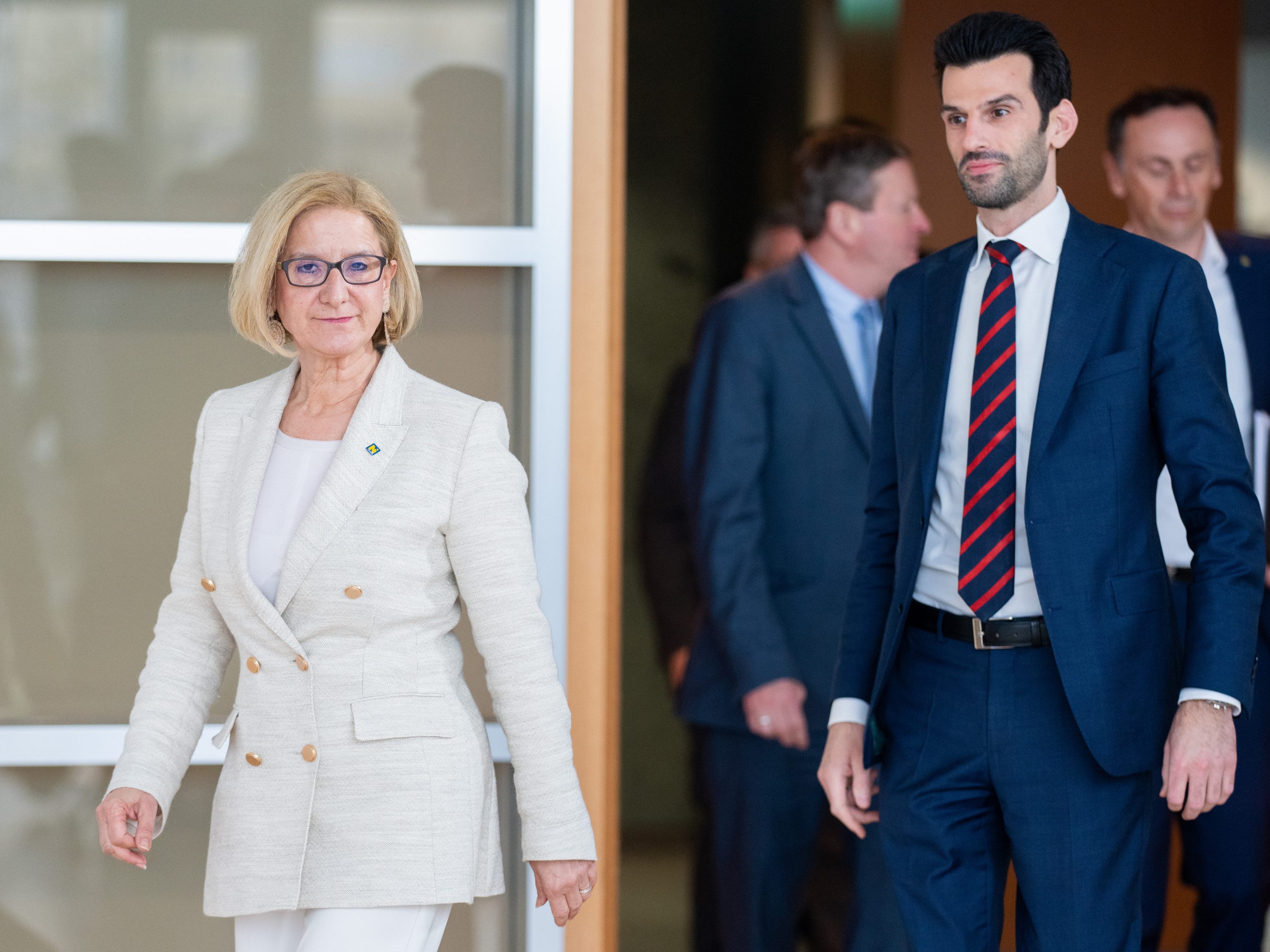 Johanna Mikl-Leitner (ÖVP) und Udo Landbauer (FPÖ).. Johanna Mikl-Leitner (ÖVP) und Udo Landbauer (FPÖ)..