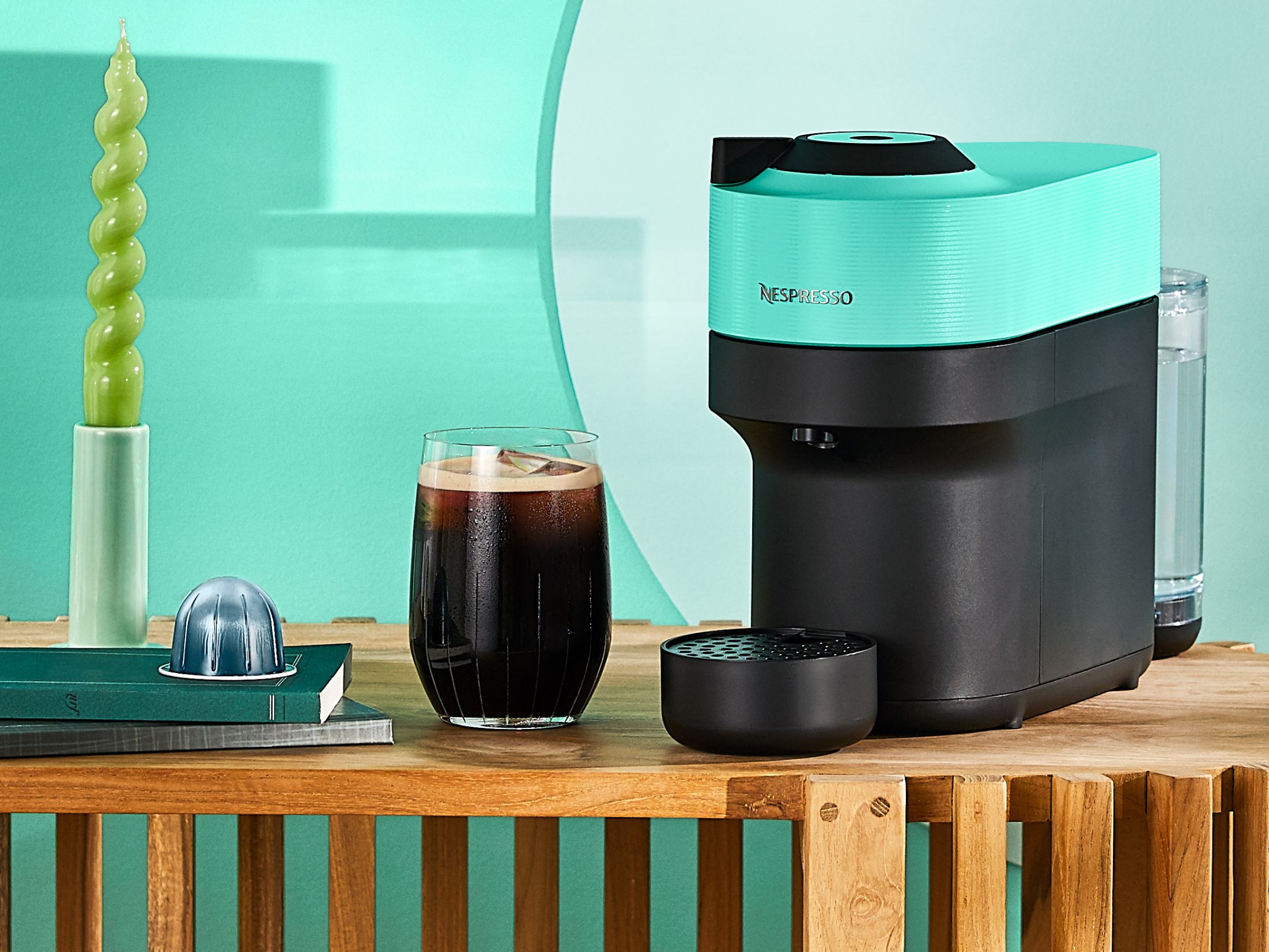 Erfüllt eure Kaffeemomente mit der VERTUO Pop in Aqua Mint mit mehr Farbe und Intensität. Erfüllt eure Kaffeemomente mit der VERTUO Pop in Aqua Mint mit mehr Farbe und Intensität.
