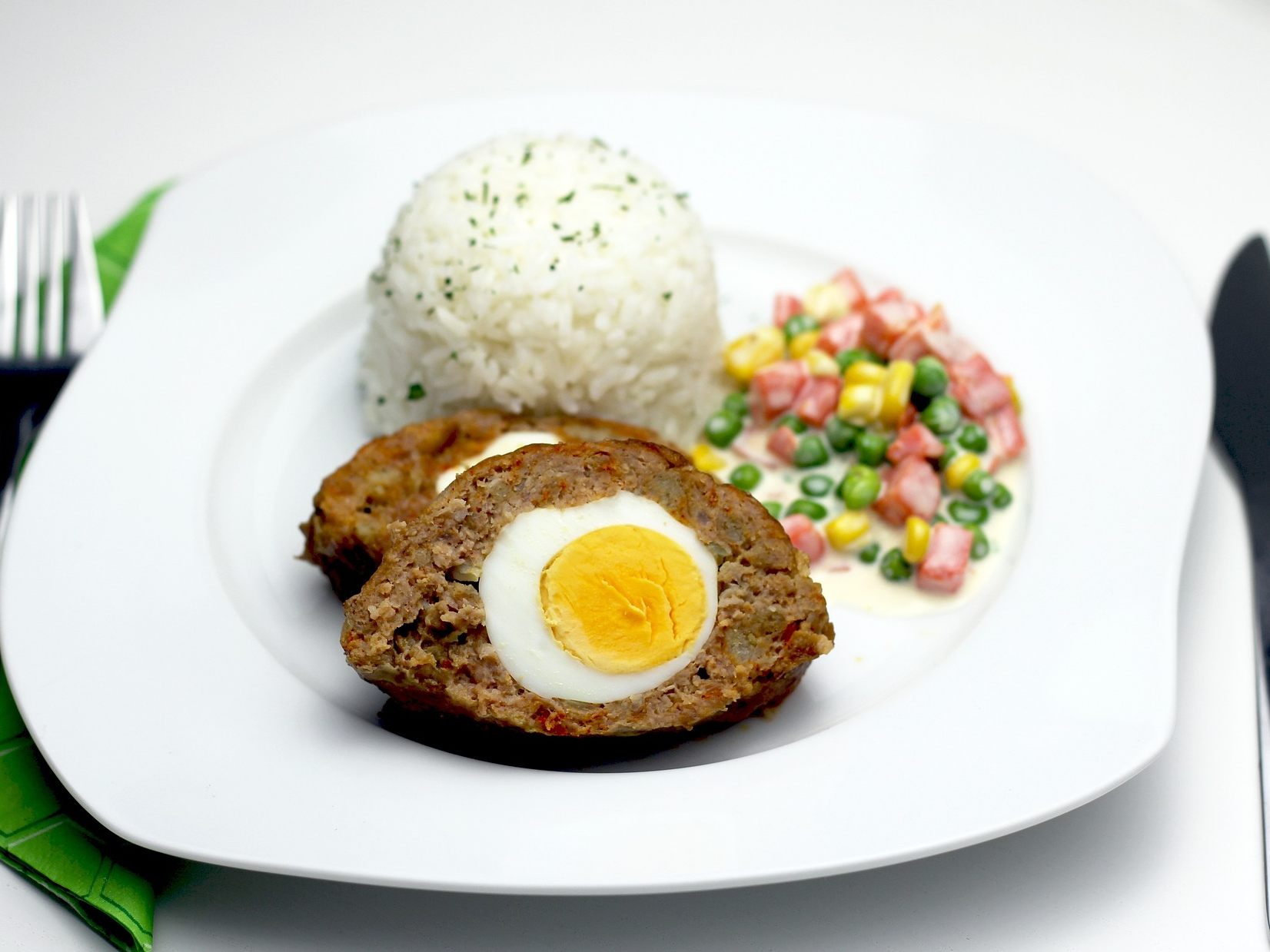 Auch der Stefaniebraten kommt zu Ostern in Österreich oft auf den Tisch.