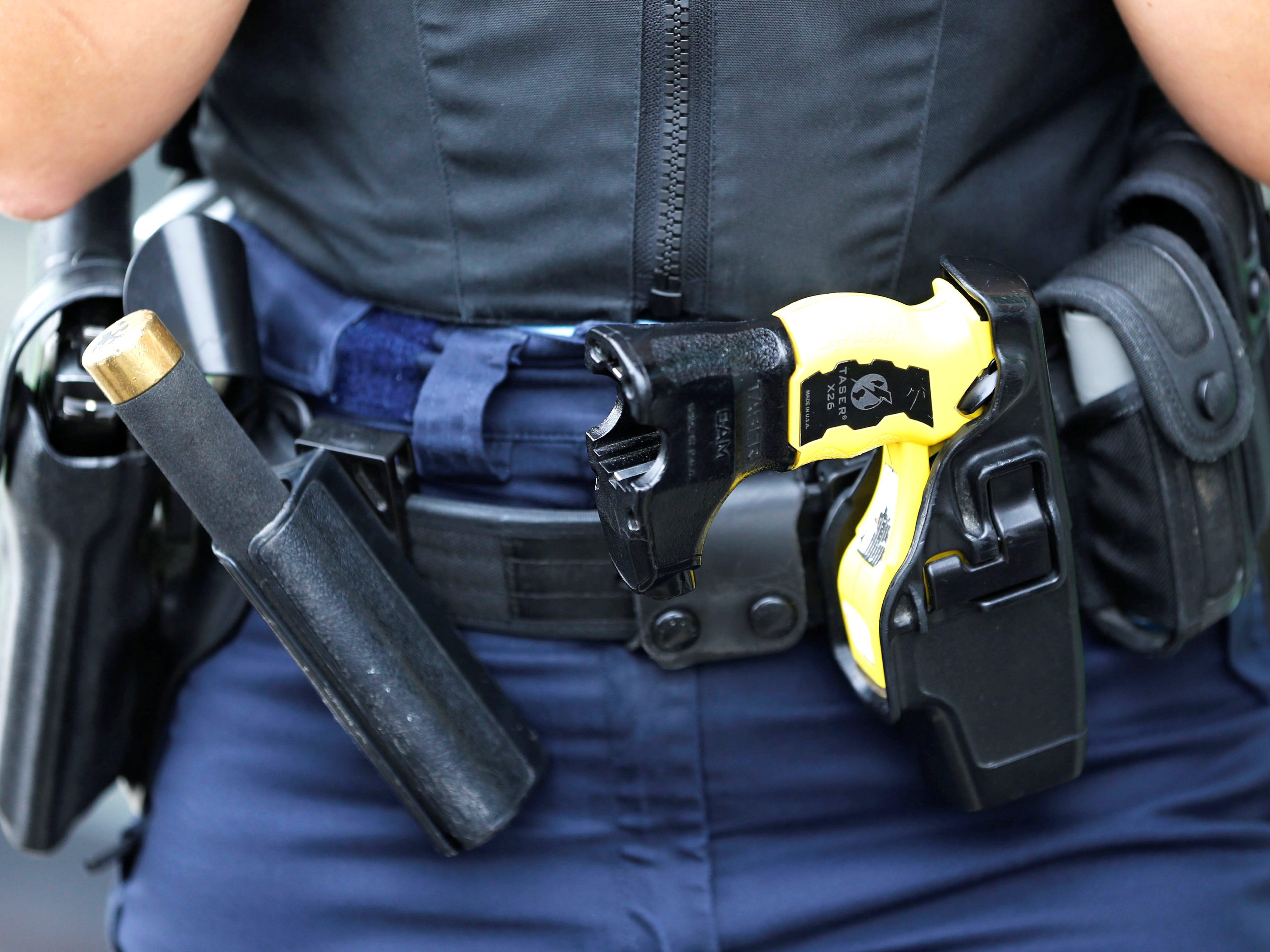 Die Polizei setzte einen Taser gegen eine 20-Jährige mit einem Messer ein.