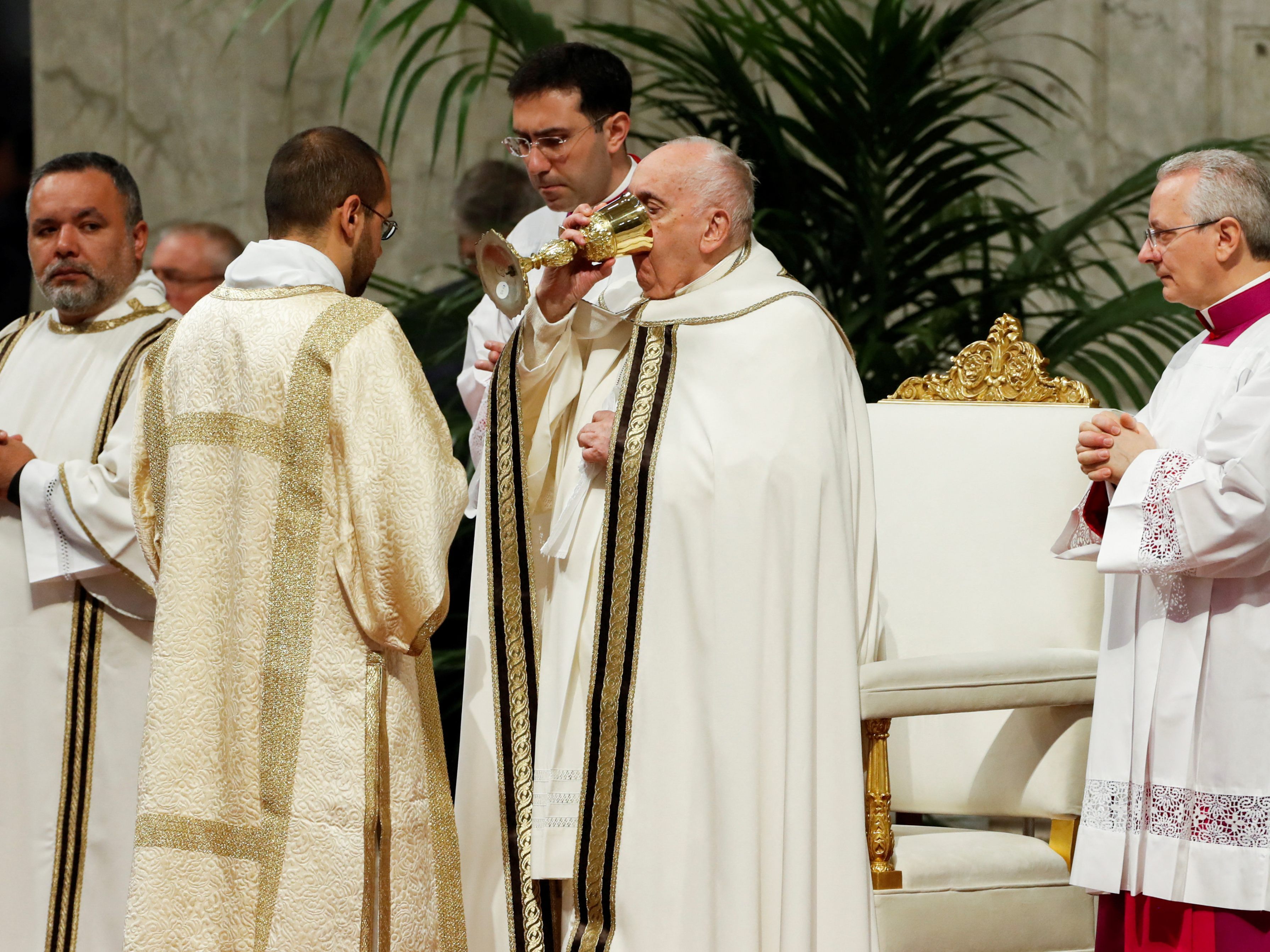 Der Papst feierte am Gründonnerstag die Chrisammesse. Der Papst feierte am Gründonnerstag die Chrisammesse.