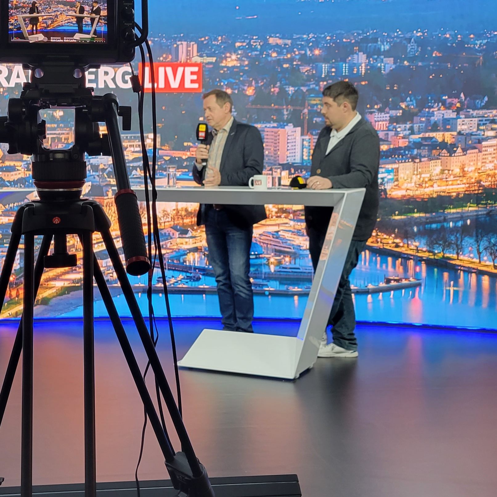 Georg Posch und Parick Breuss als Geschäftsführer von AKS und Integra im Studio von Vorarlberg LIVE