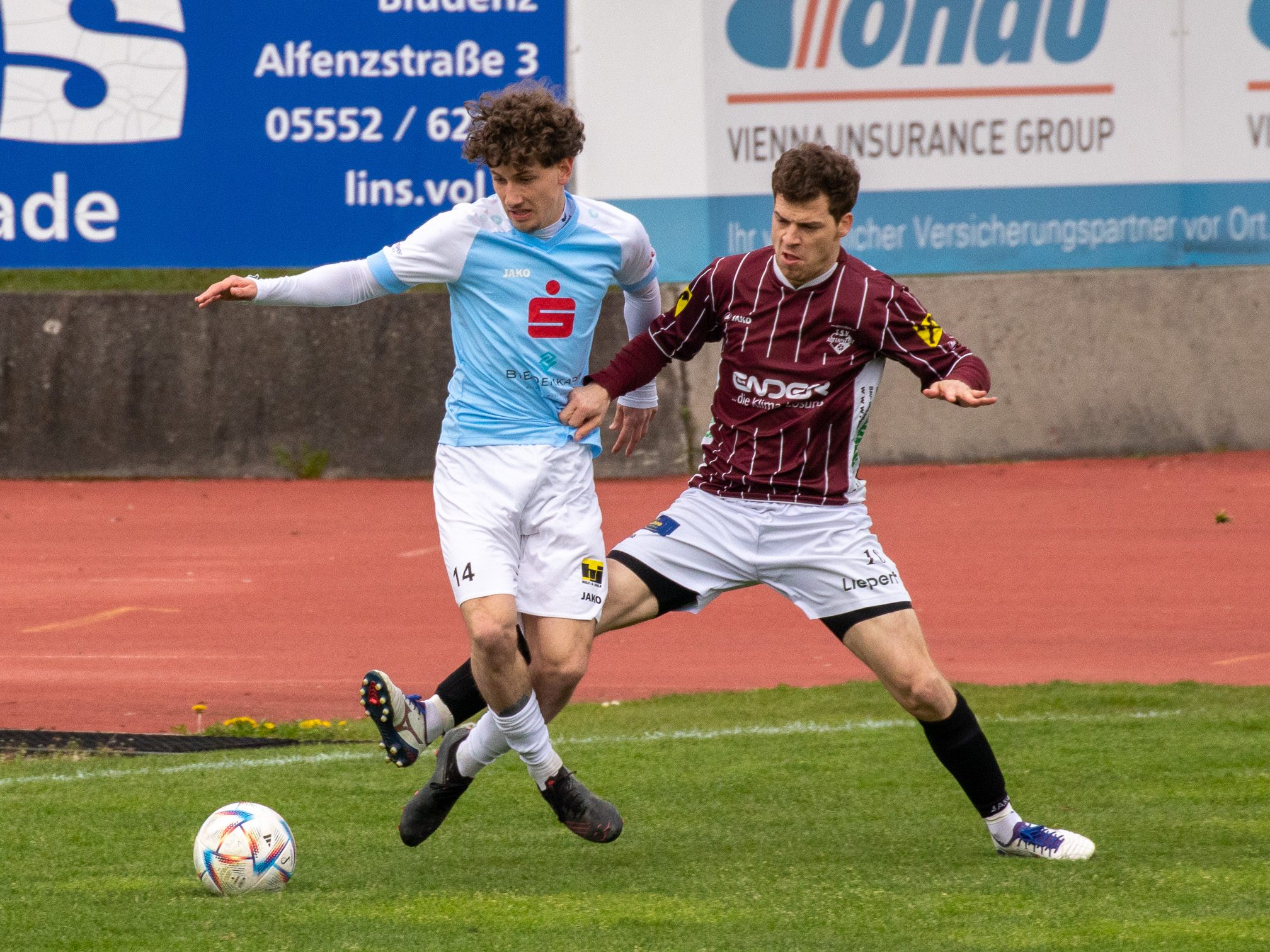 BW-Spieler Damjan Kovacevic behauptet sich gegen TSV-Akteur Marco Köll BW-Spieler Damjan Kovacevic behauptet sich gegen TSV-Akteur Marco Köll