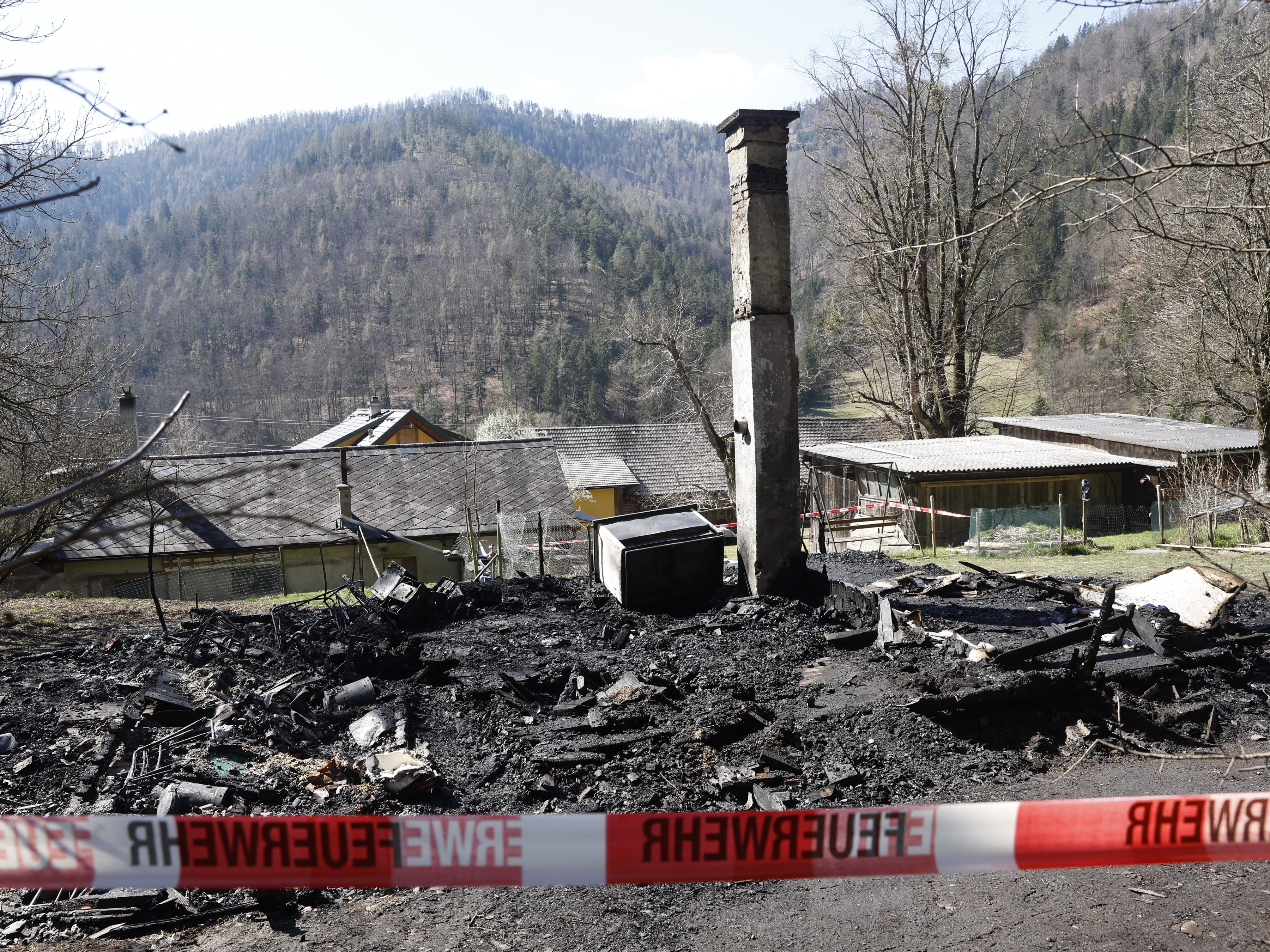 Nach einem Brand in der Steiermark wurden zwei Leichen gefunden.
