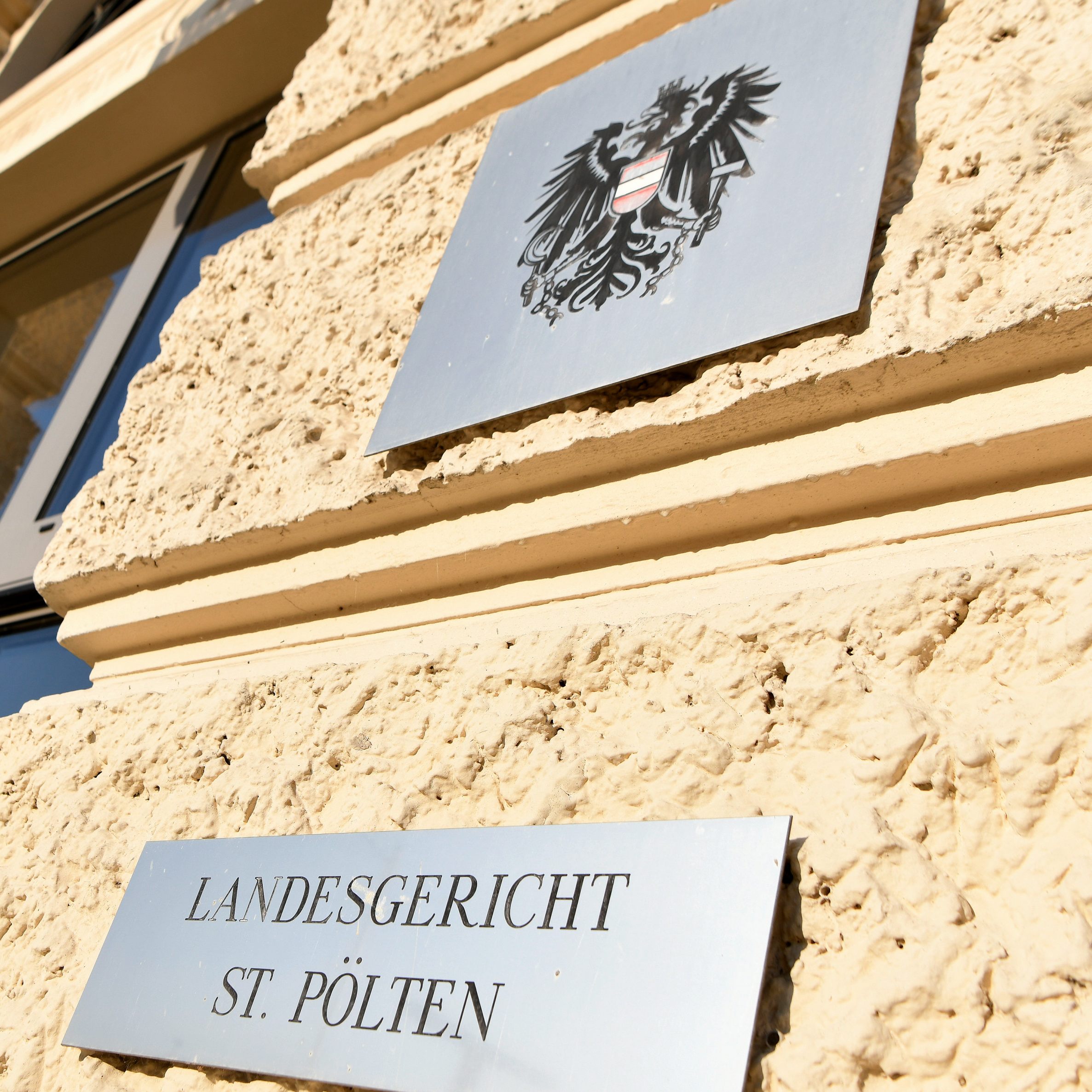 Dre rechte Extremisten stehen nächste Woche vor dem Landesgericht.