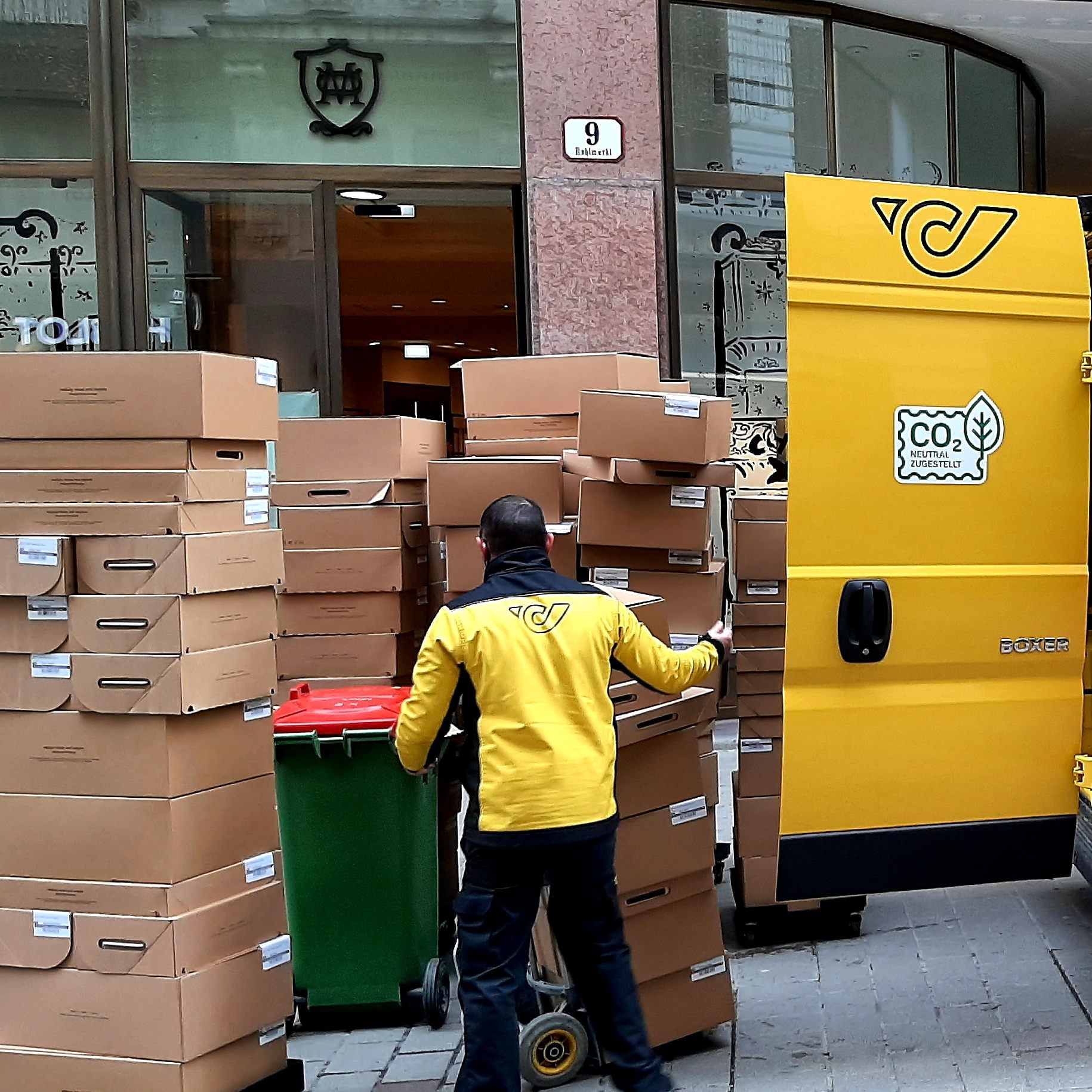 Postler bekommen um bis zu 10 Prozent mehr bezahlt.