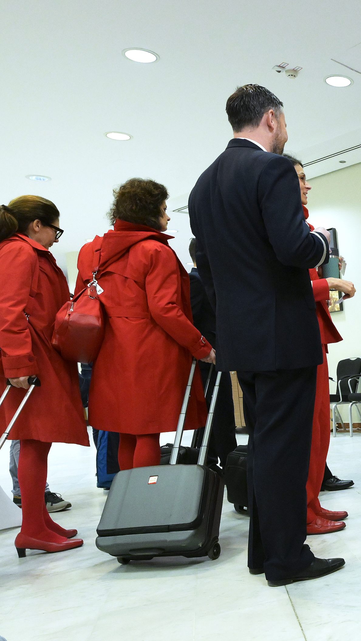 Beschäftigte an Flughäfen erhalten 18 Prozent mehr Lohn oder Gehalt.