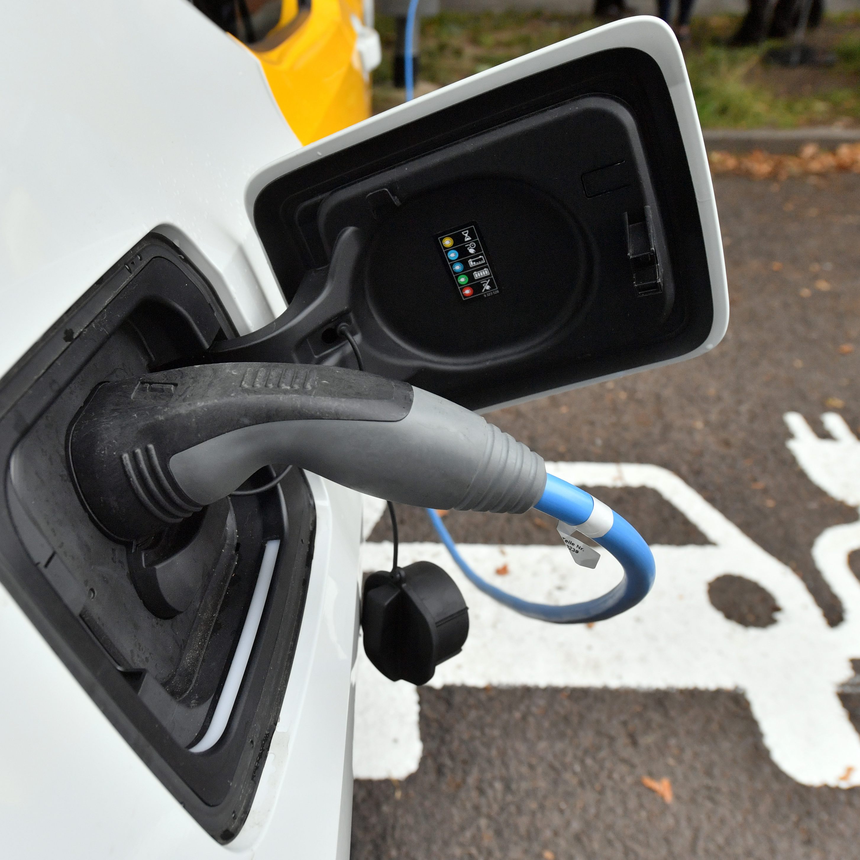 Ein weiterer Ausbau der E-Ladestationen auf Autobahnen ist bis 2035 geplant.