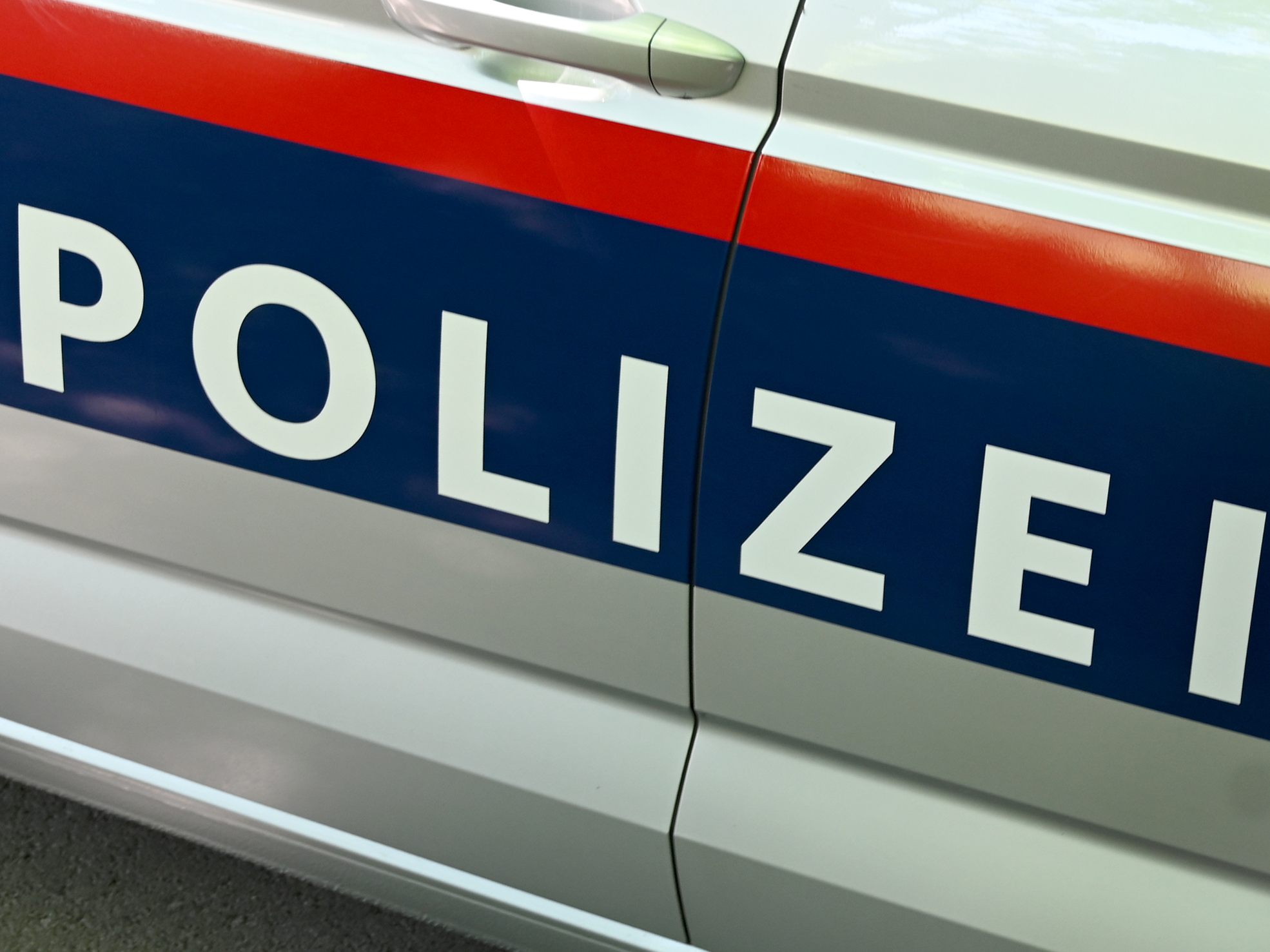 Aus einem Lieferwagen in der Wiener Innenstadt wurden mehrere Pakete gestohlen. Aus einem Lieferwagen in der Wiener Innenstadt wurden mehrere Pakete gestohlen.