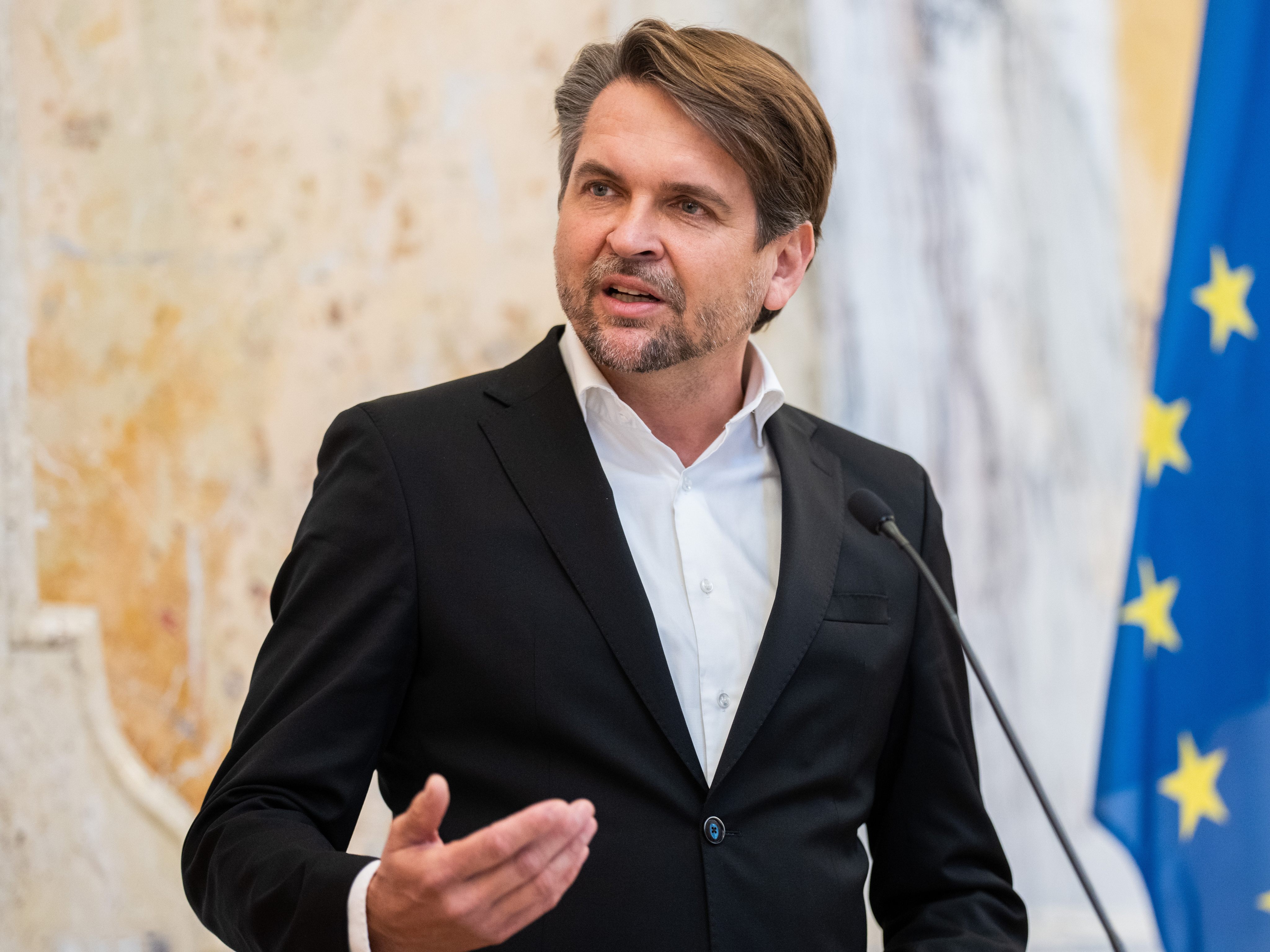 Medikamentenmangel: Deutscher Gesetzesentwurf für SV-Chef "europäisch unsolidarisch". Medikamentenmangel: Deutscher Gesetzesentwurf für SV-Chef "europäisch unsolidarisch".