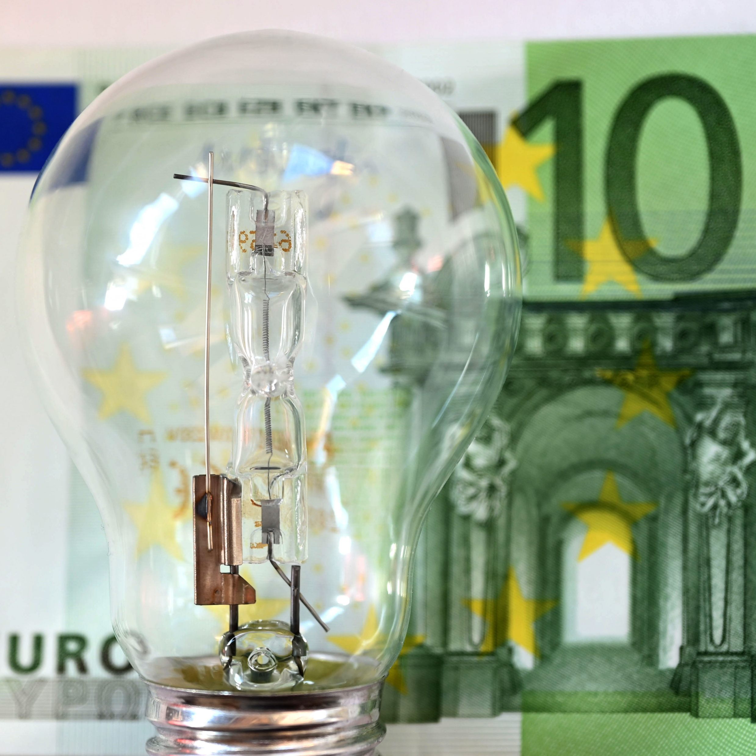 Ab Montag können gewerbliche Haushalte die Stromkostenbremse beantragen.