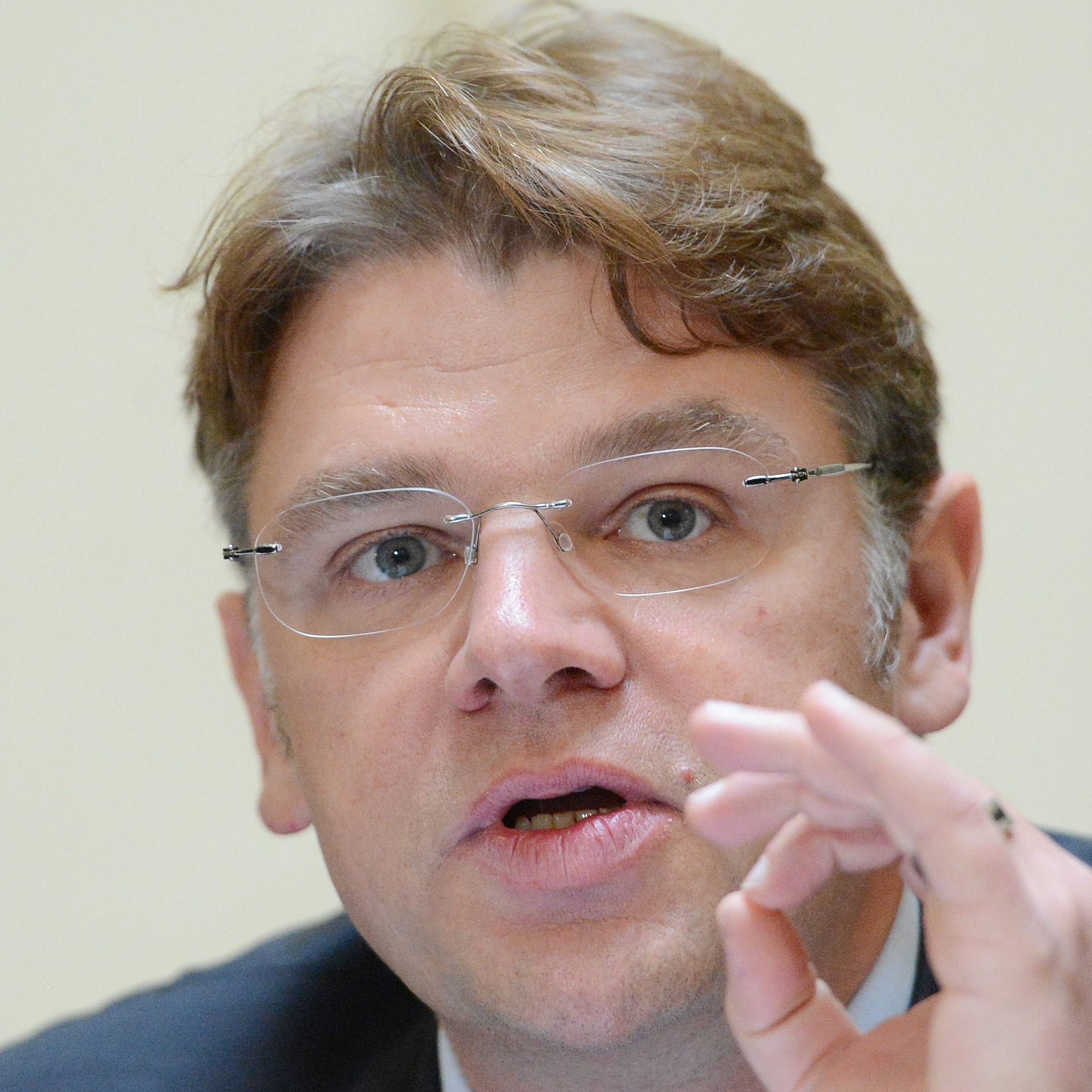 Medienexperte Matthias Karmasin sieht große Einsparungen auf den ORF zukommen.