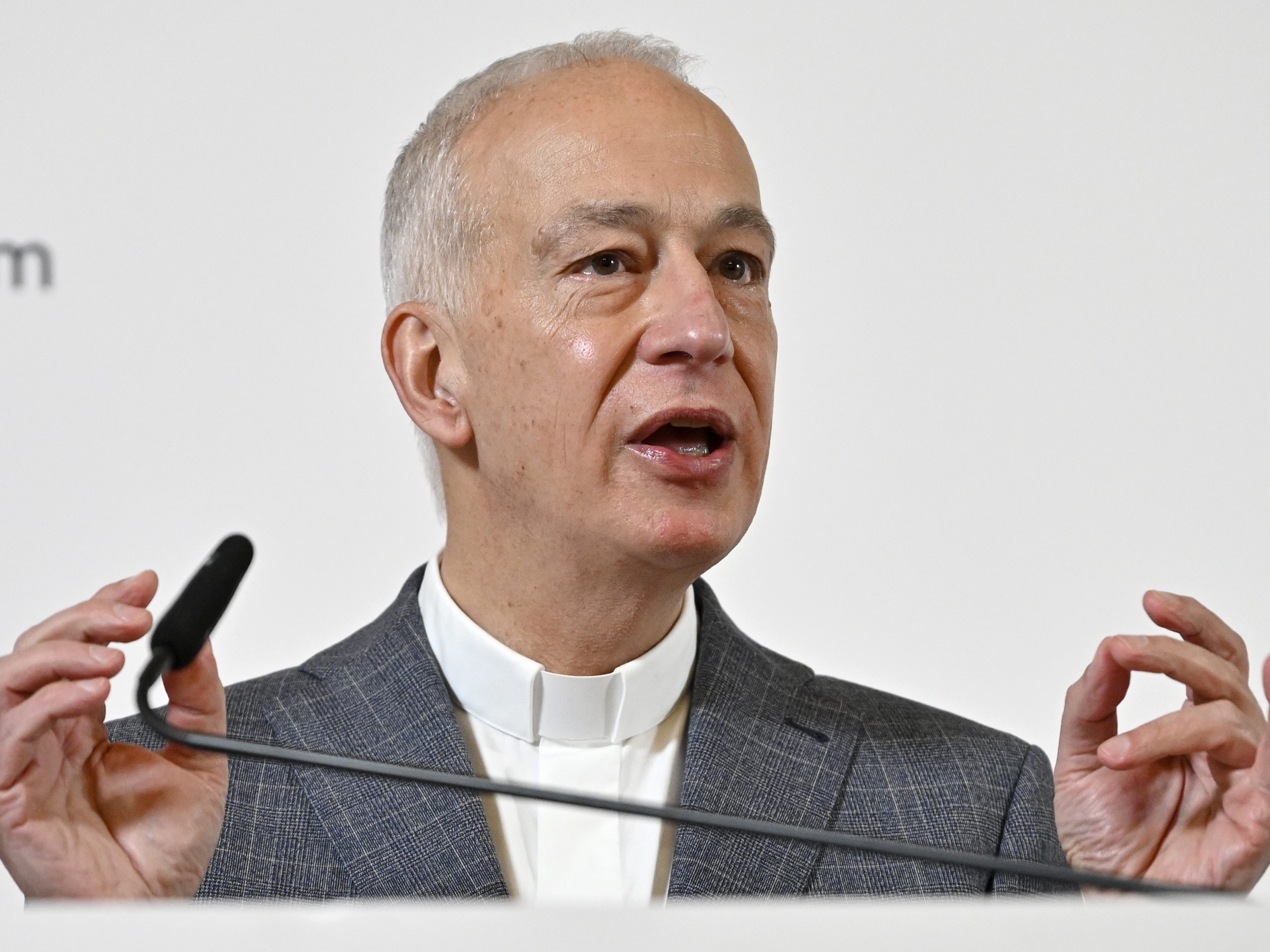 Caritas-Präsident Michael Landau fordert weitere Maßnahmen in der Pflege.