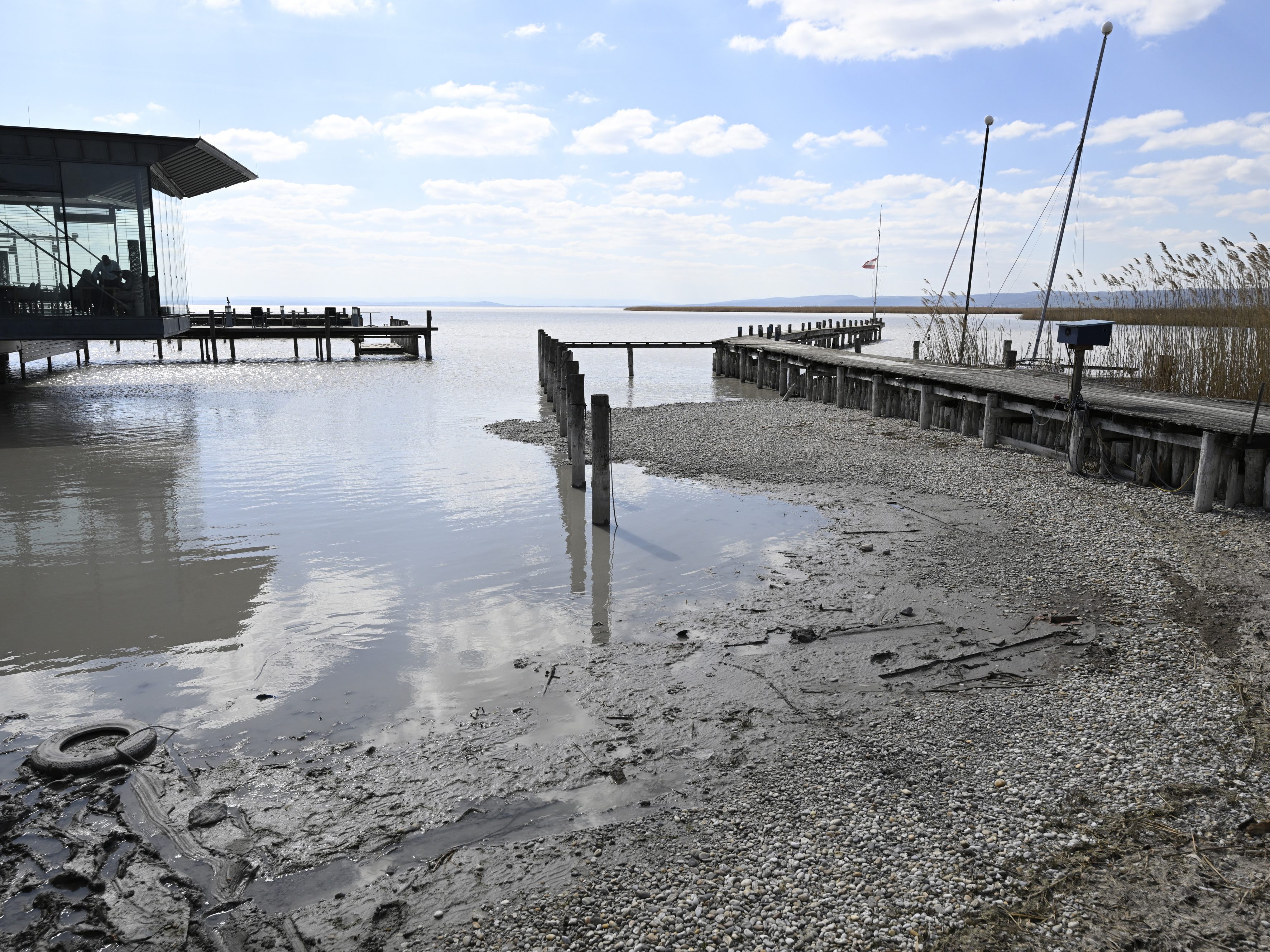 Im Burgenland wurde eine Wasserstandskommission für den Neusiedler See gegründet. Im Burgenland wurde eine Wasserstandskommission für den Neusiedler See gegründet.