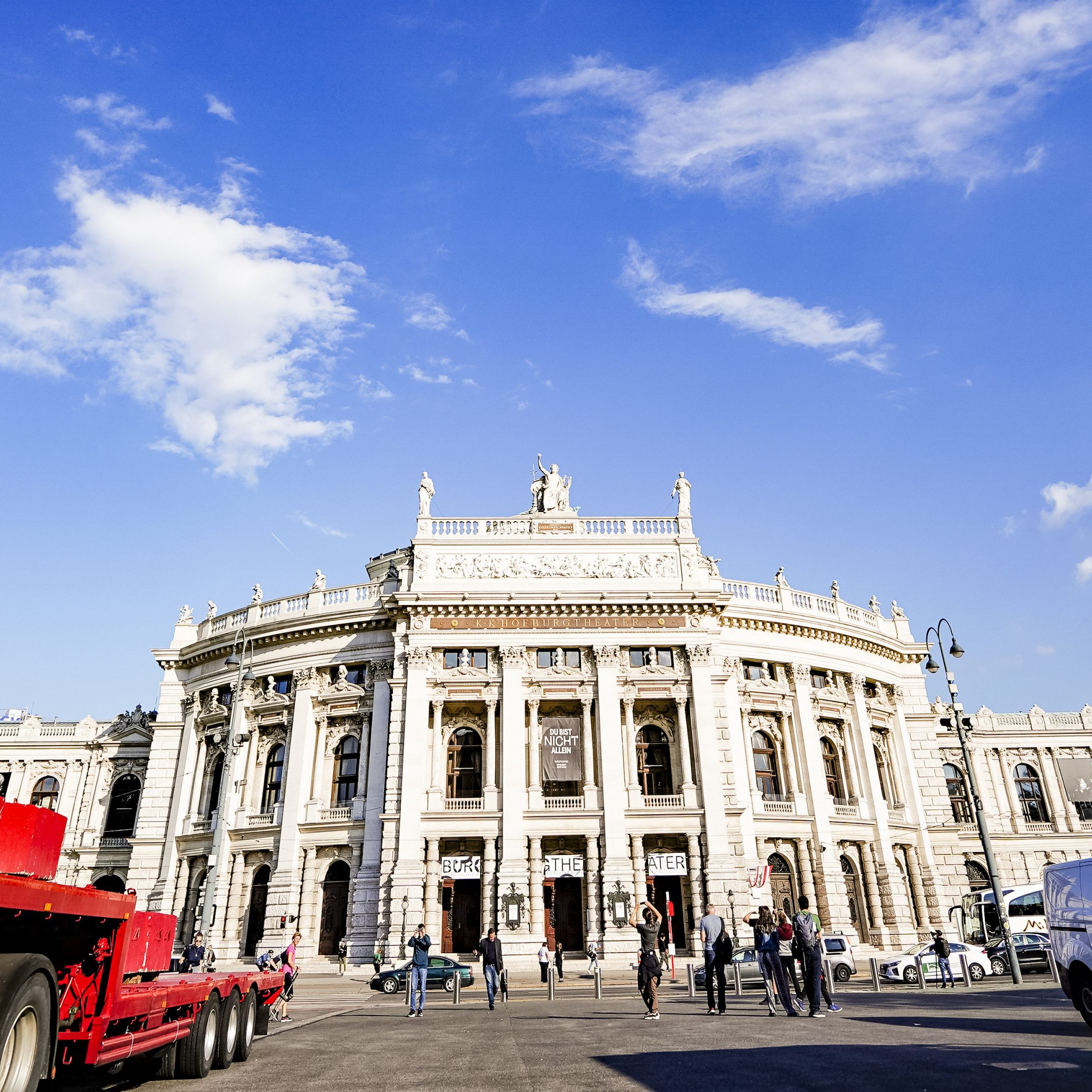Das Burgtheater Wien sucht einen neuen kaufmännischen Geschäftsführer.