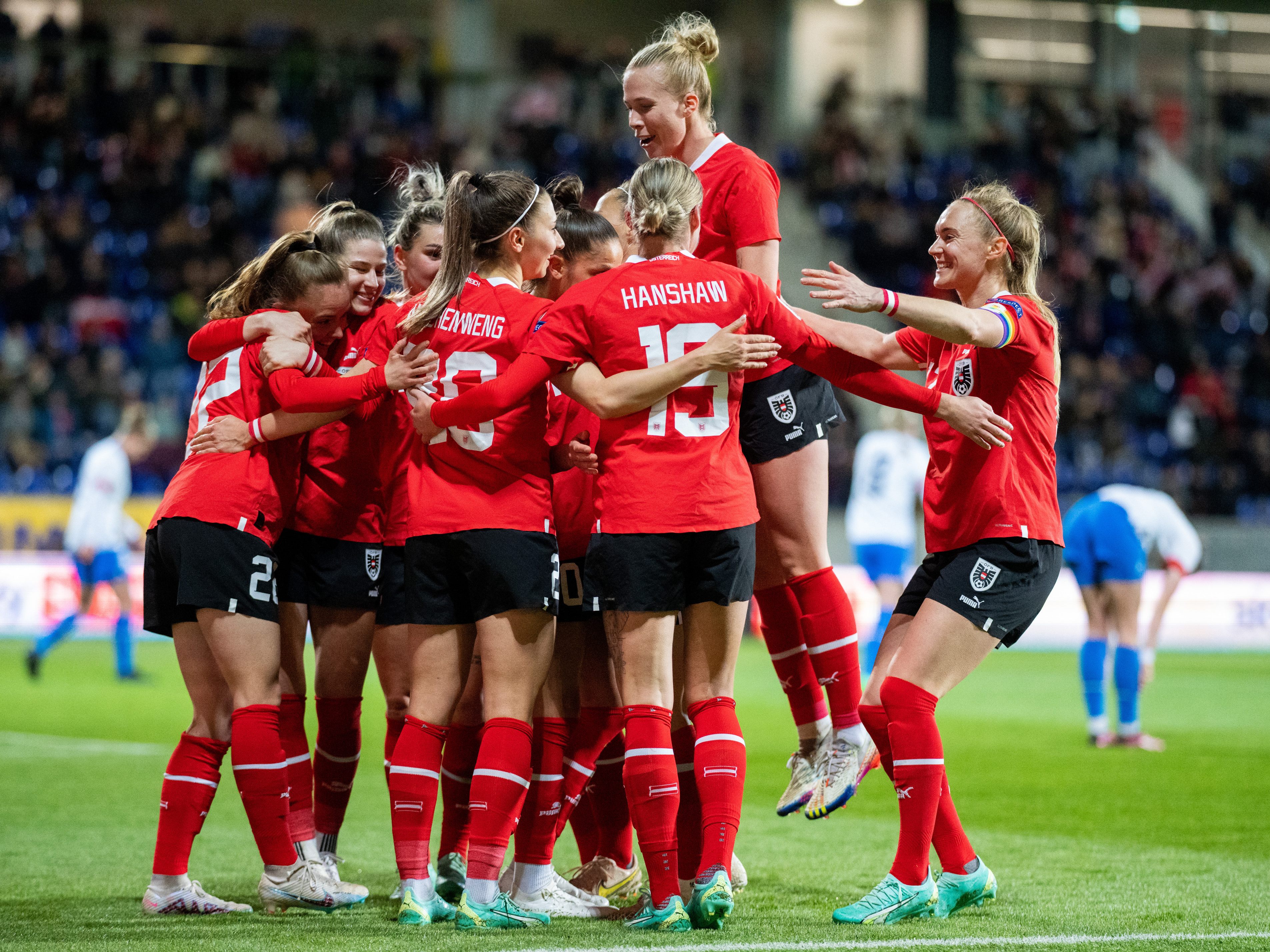 Die ÖFB-Frauen jubeln über einen Sieg gegen Tschechien. Die ÖFB-Frauen jubeln über einen Sieg gegen Tschechien.