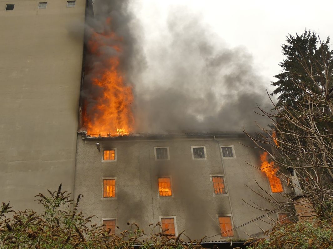 Das Feuer in der stillgelegten Rösselmühle war wohl Fremdverschulden.