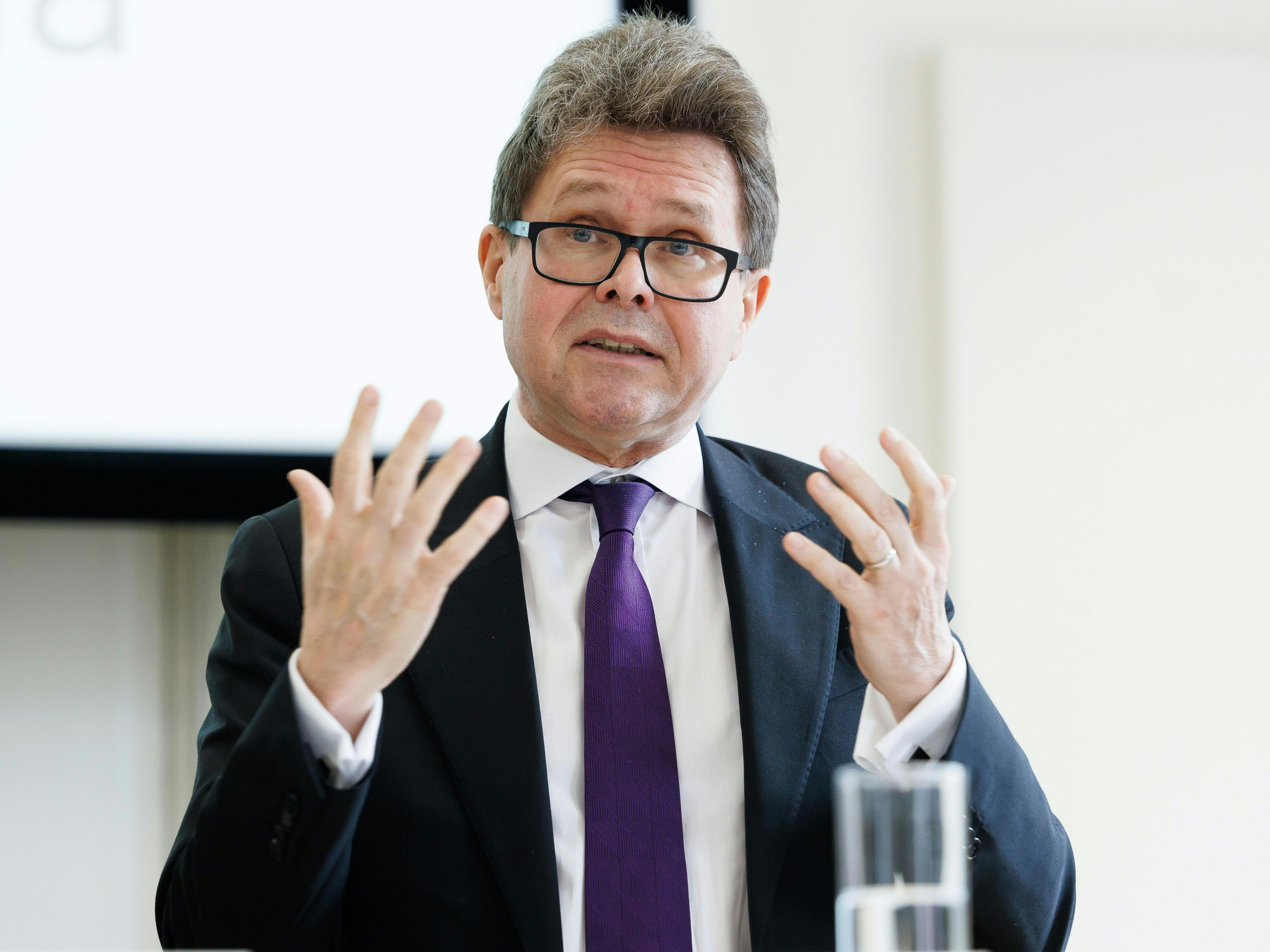 Ukrainische Studierende müssen weiterhin keine Studiengebühren in Österreich zahlen. Eine entsprechende Verordnung wurde von Bildungsminister Martin Polaschek (ÖVP) verlängert. Ukrainische Studierende müssen weiterhin keine Studiengebühren in Österreich zahlen. Eine entsprechende Verordnung wurde von Bildungsminister Martin Polaschek (ÖVP) verlängert.