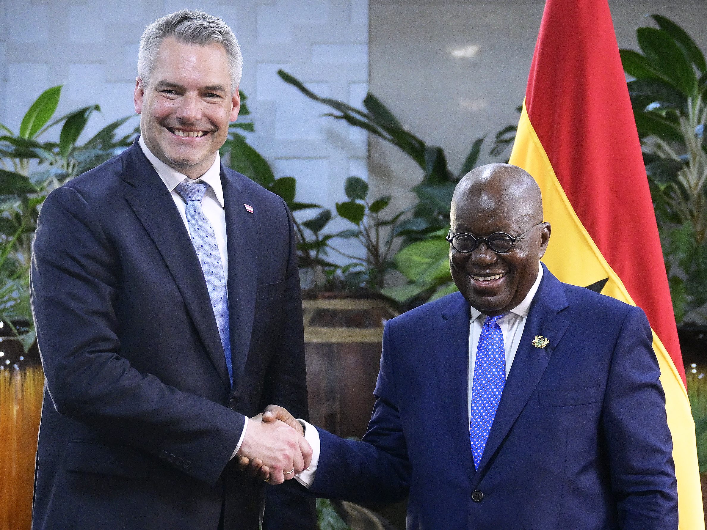 Bundeskanzler Nehammer traf bei seiner Afrika-Reise Ghanas Präsident Nana Dankwa Akufo-Addo. Bundeskanzler Nehammer traf bei seiner Afrika-Reise Ghanas Präsident Nana Dankwa Akufo-Addo.