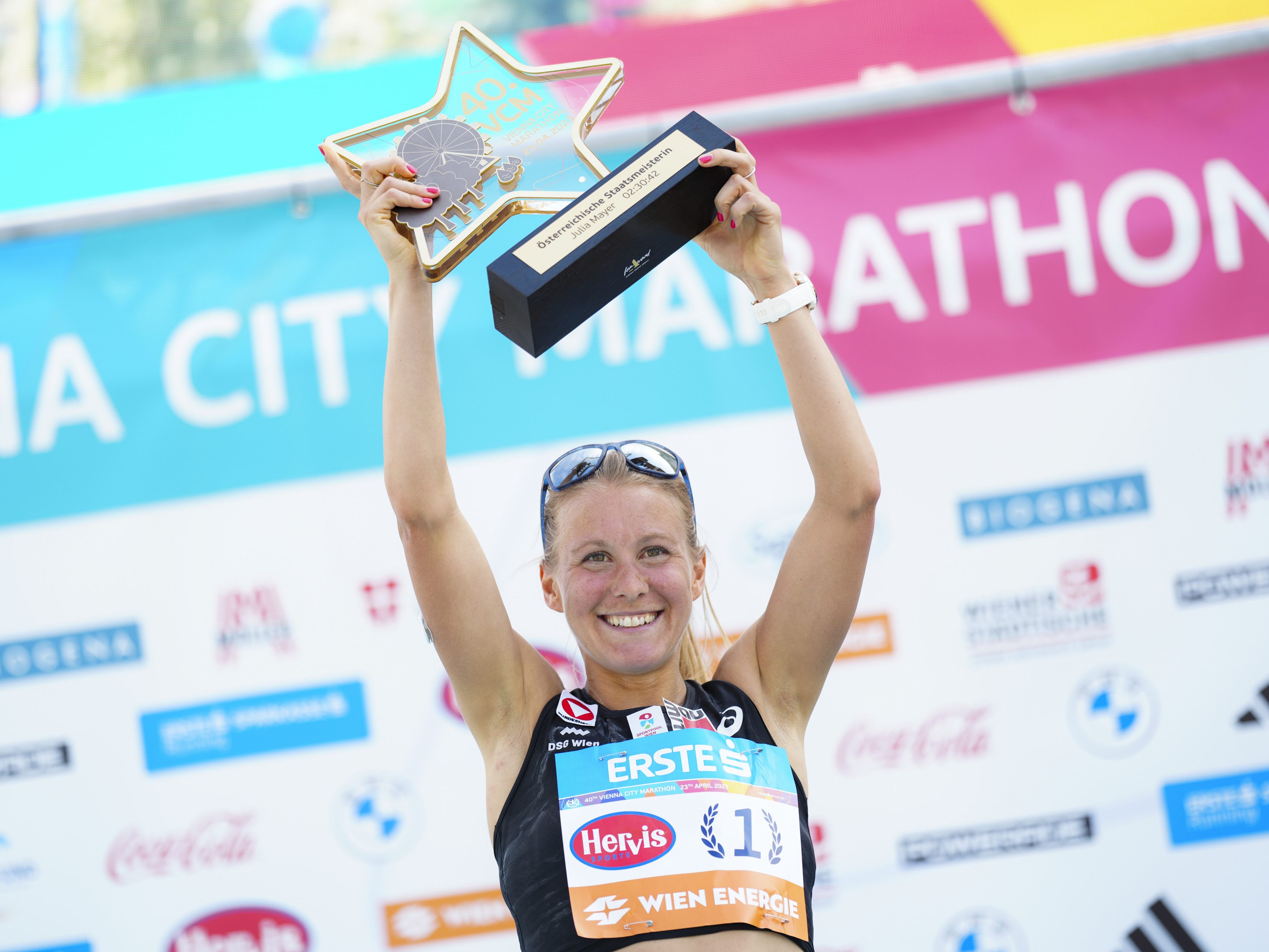 Julia Mayer stellte beim Wien Marathon 2023 den österreichischen Frauen-Rekord ein. Julia Mayer stellte beim Wien Marathon 2023 den österreichischen Frauen-Rekord ein.