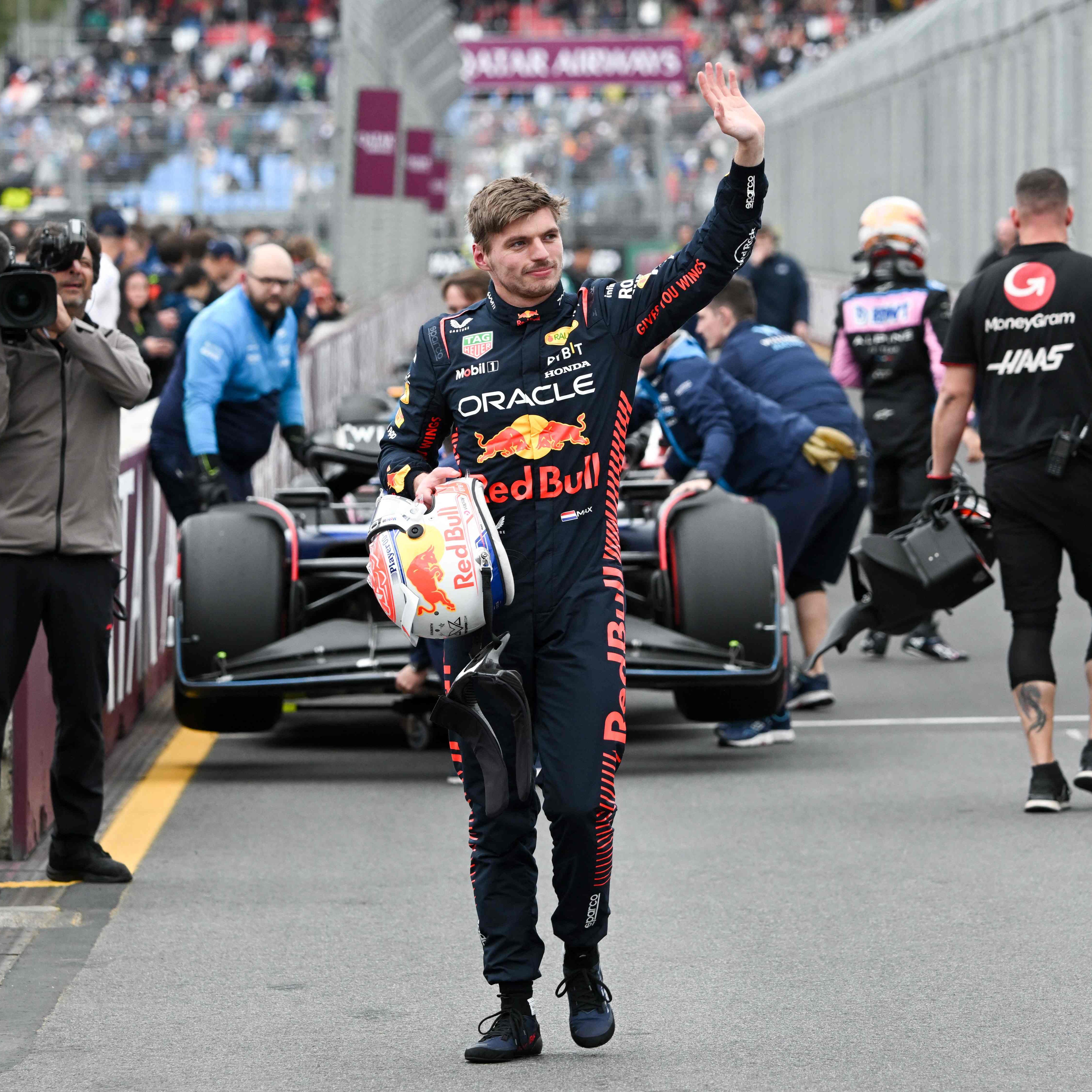 Verstappen rast auf den ersten Platz.