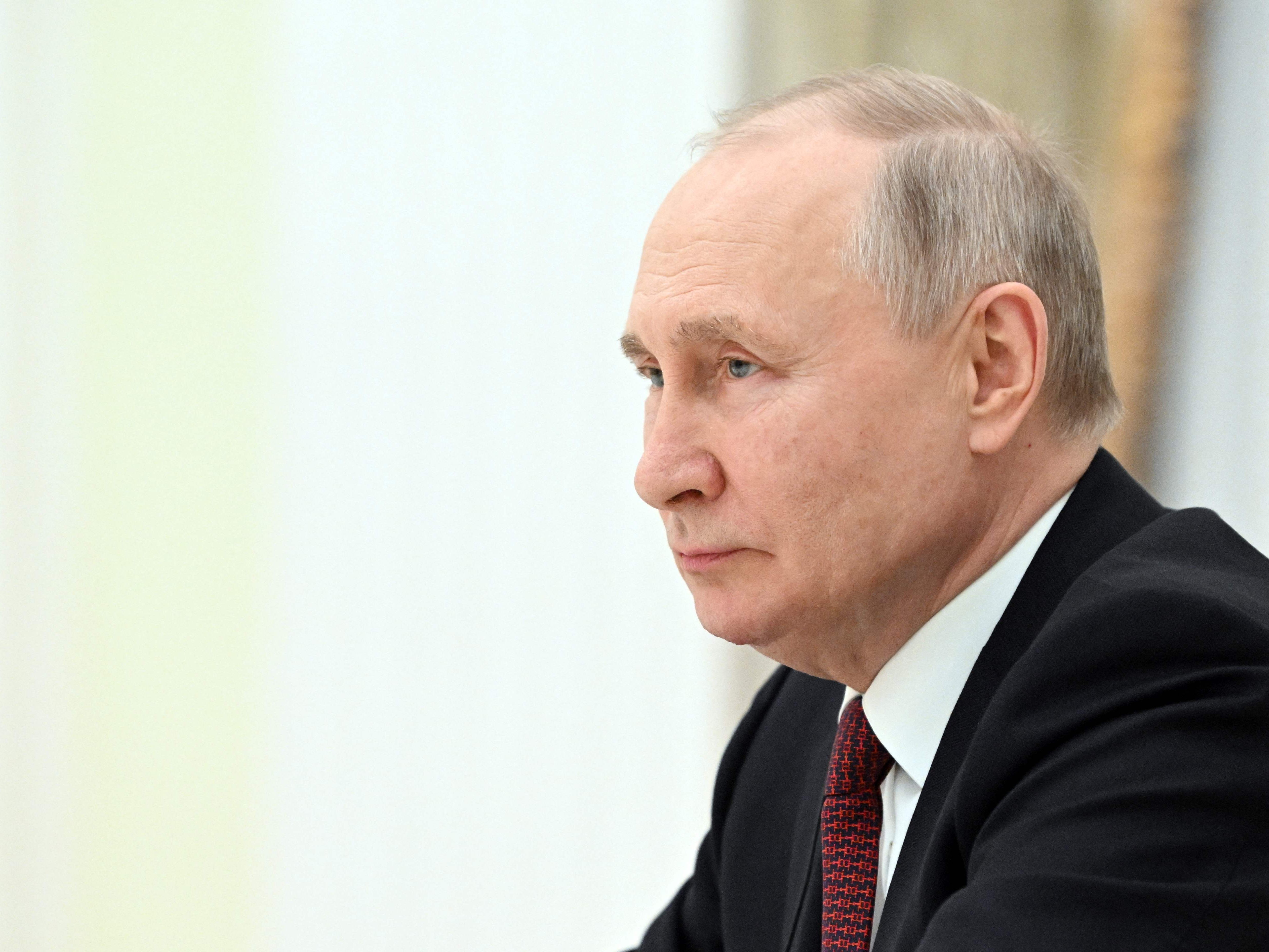Es wird bezweifelt, dass ich Russlands Präsident Putin tatsächlich an eine Kriegsfront begeben hat - man nimmt an, es handelte sich dabei um einen Doppelgänger.
